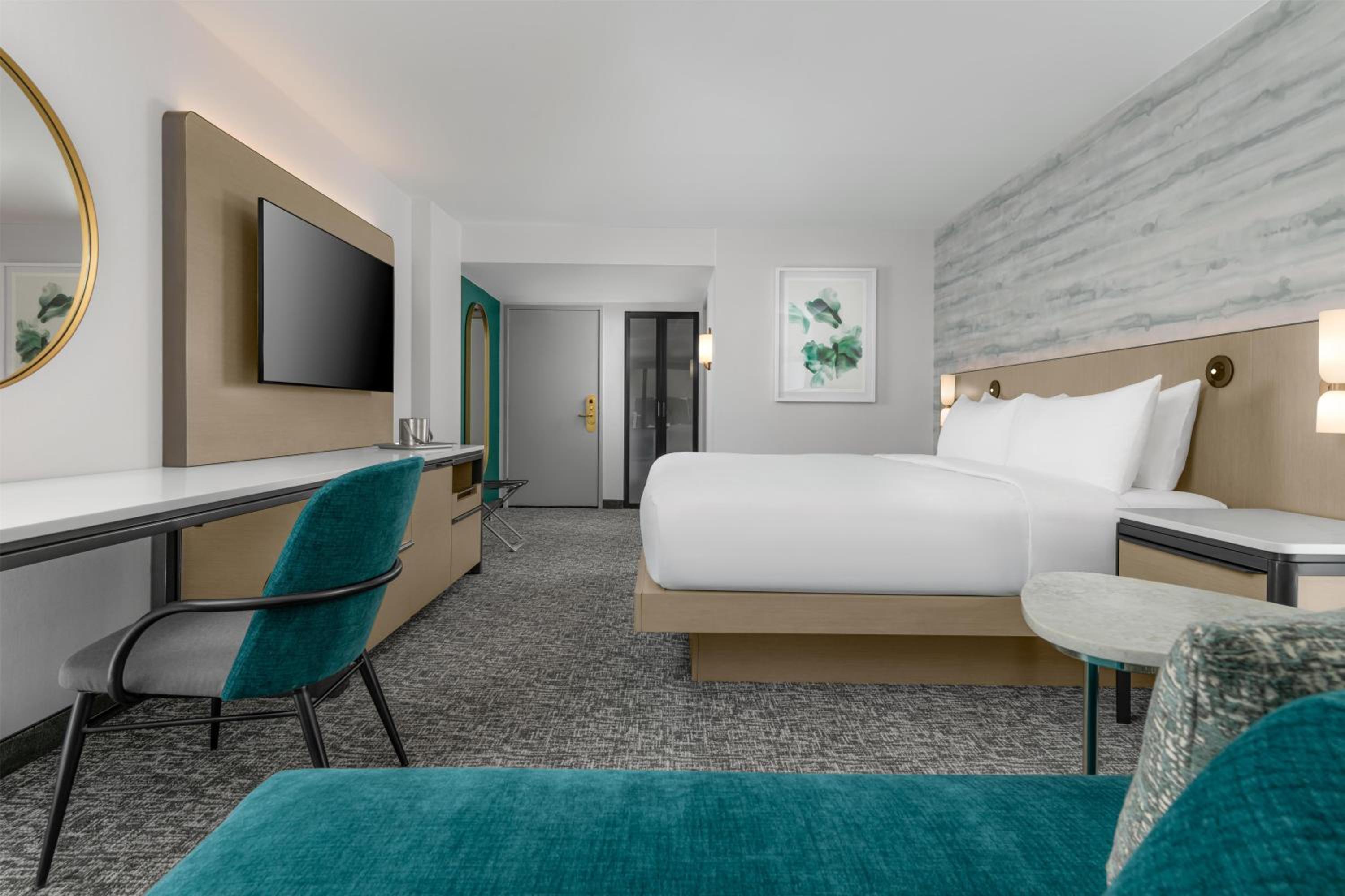 High Floor King Room - Hearing Accessible photo 1