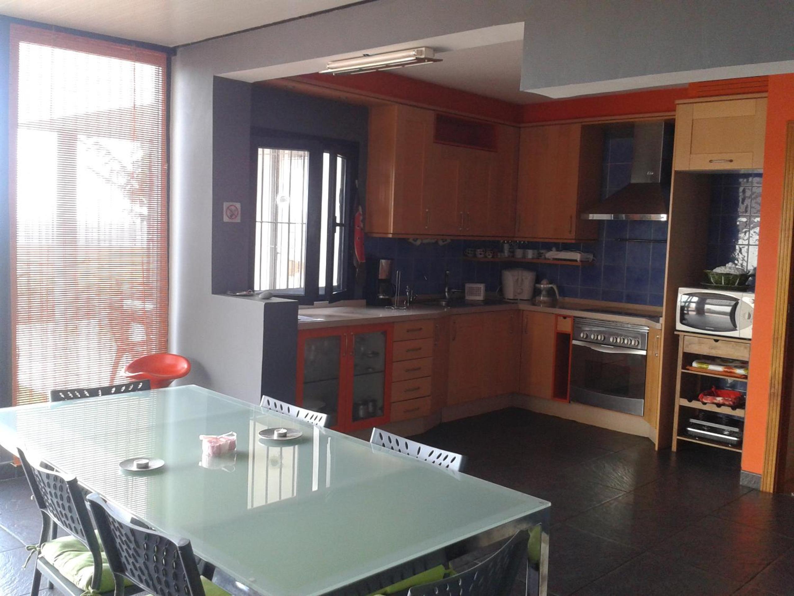 Five-Bedroom House photo 2