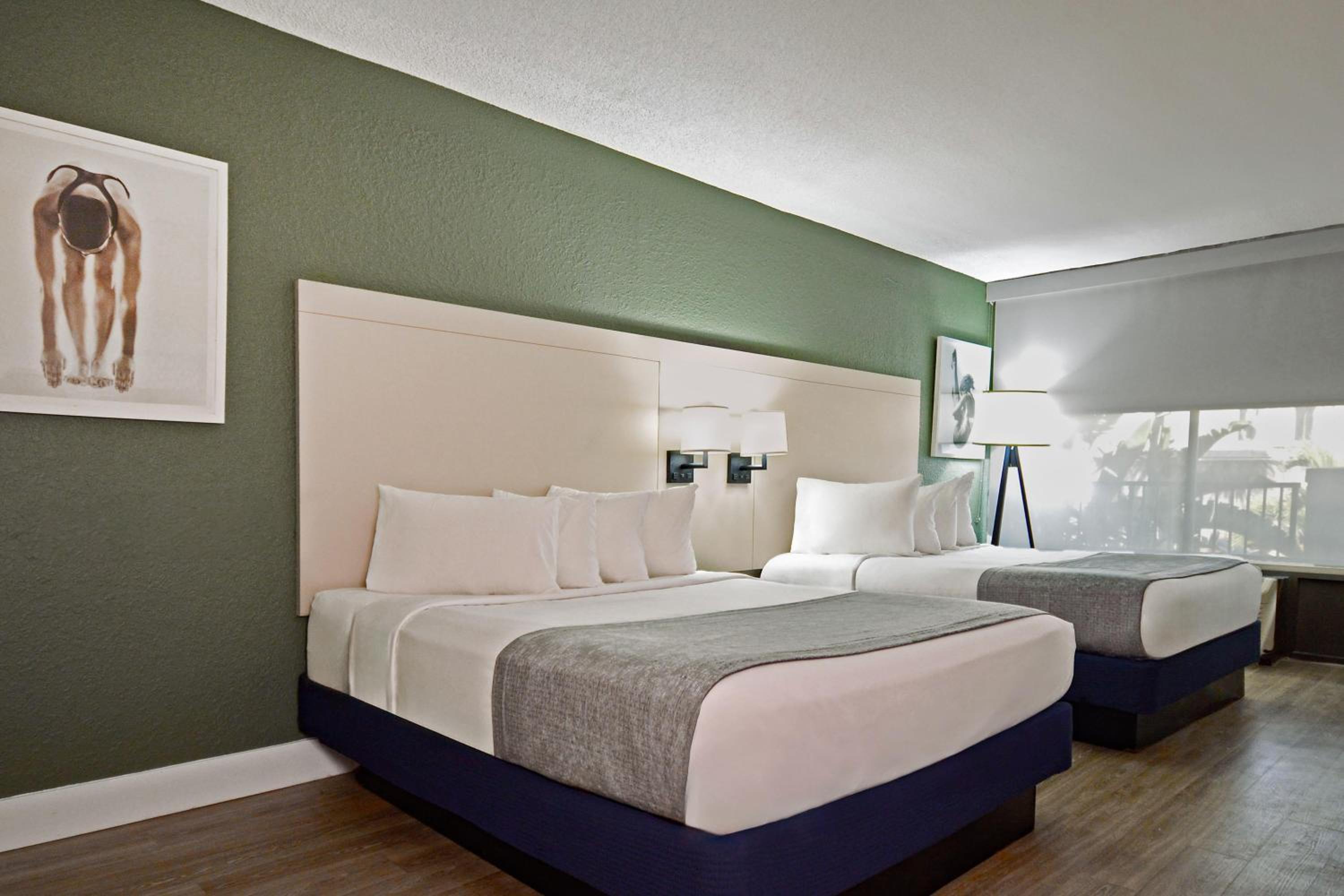 Queen Room with Two Queen Beds - Non-Smoking photo 1