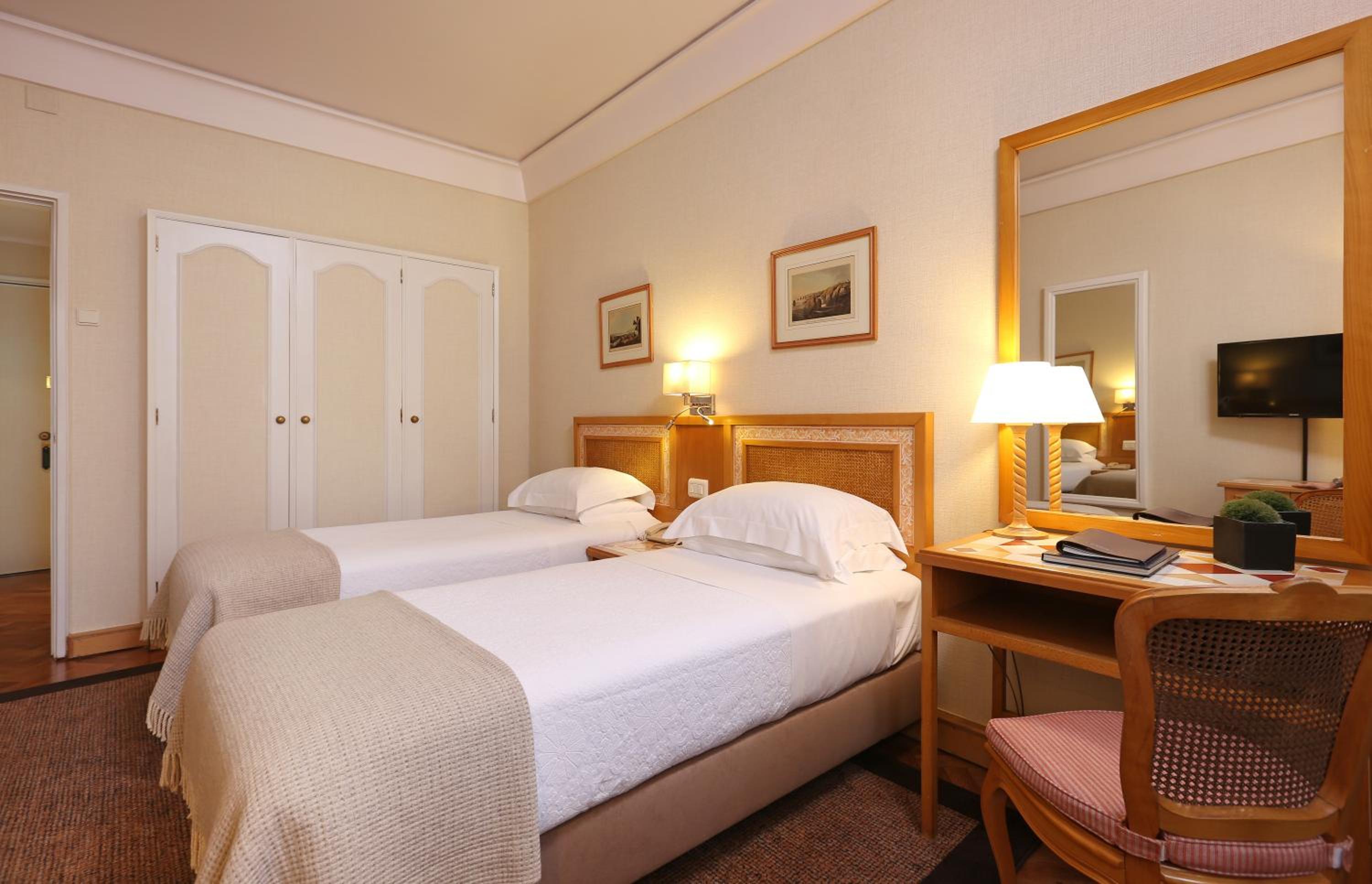 Petite Double or Twin Room photo 3