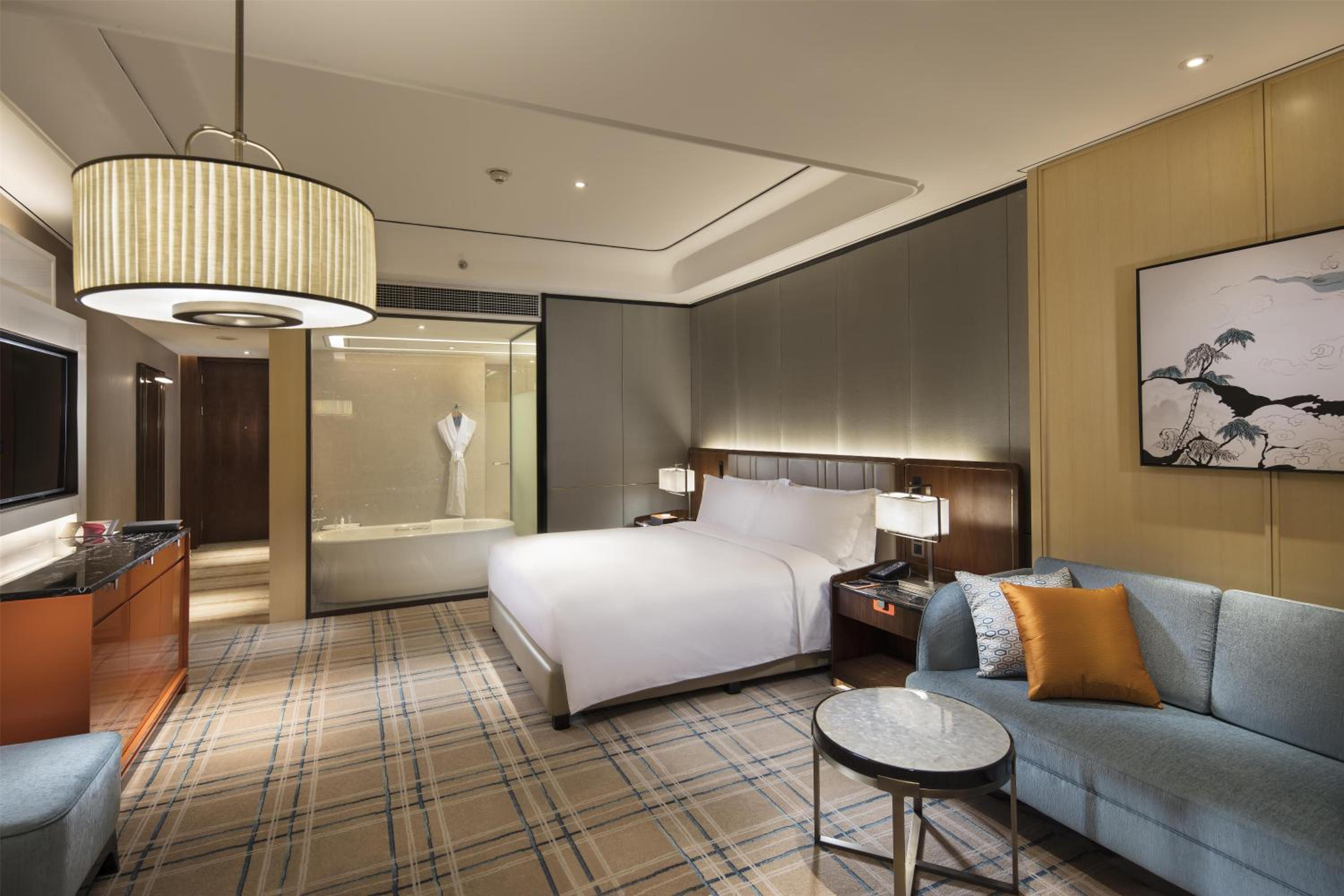 Deluxe King Room photo 2