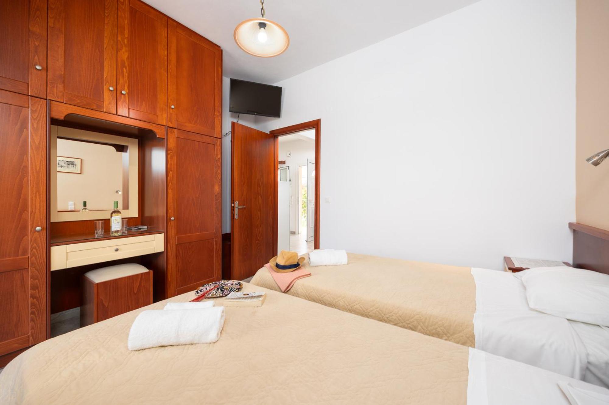 Two-Bedroom Apartment with Garden View photo 2