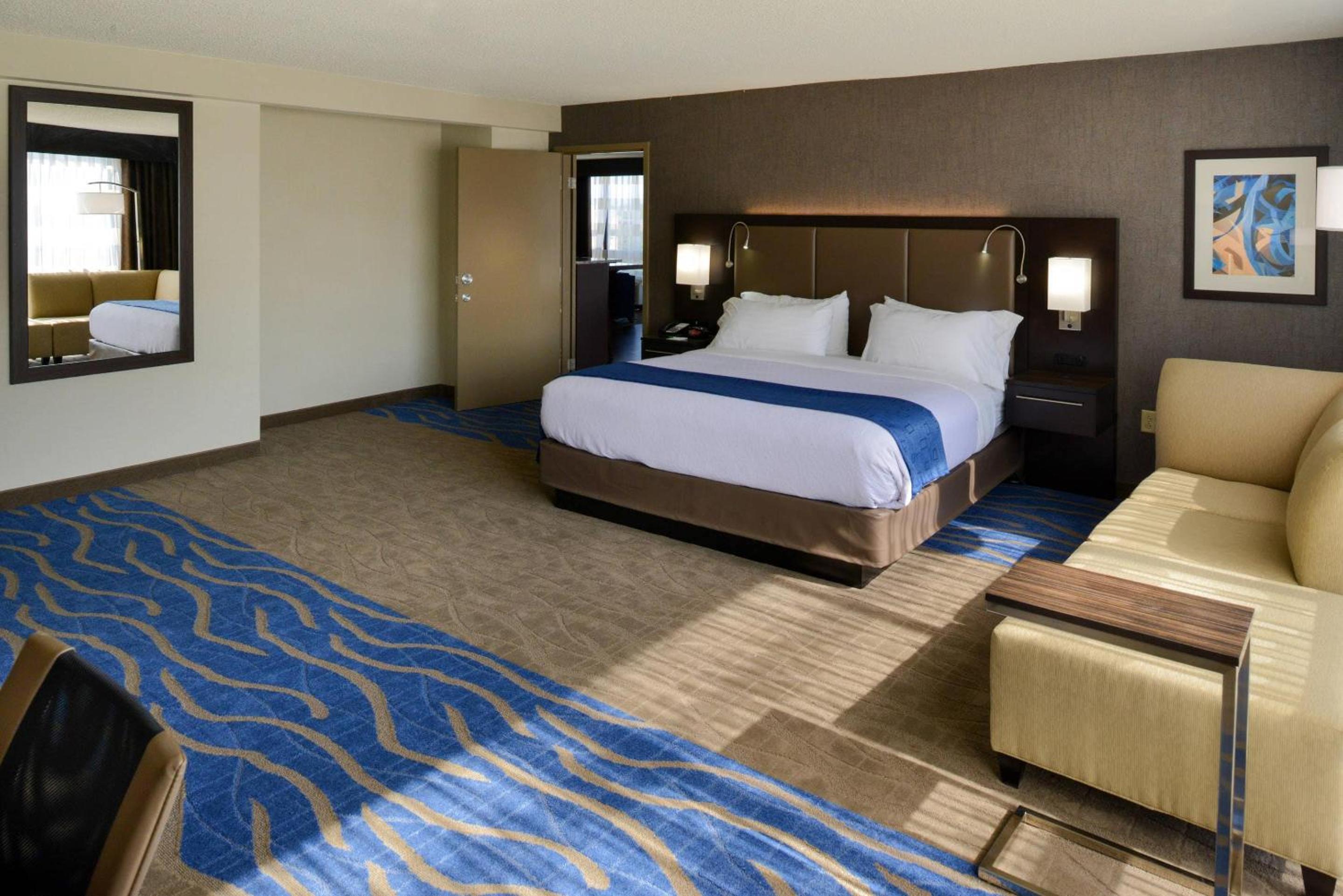 King Suite - Disability Access/Non Smoking - Photo 2