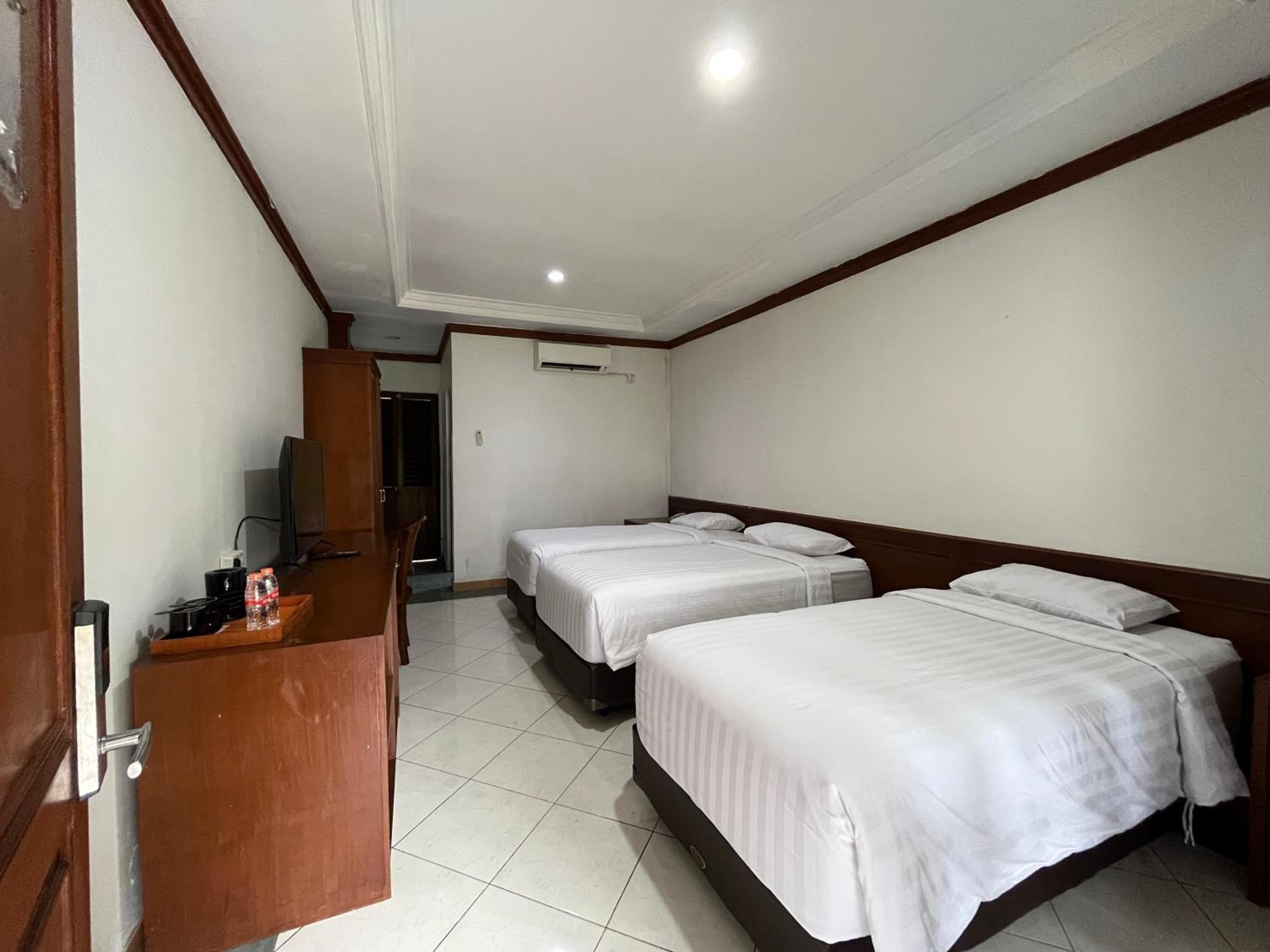 Superior Triple Room photo 3