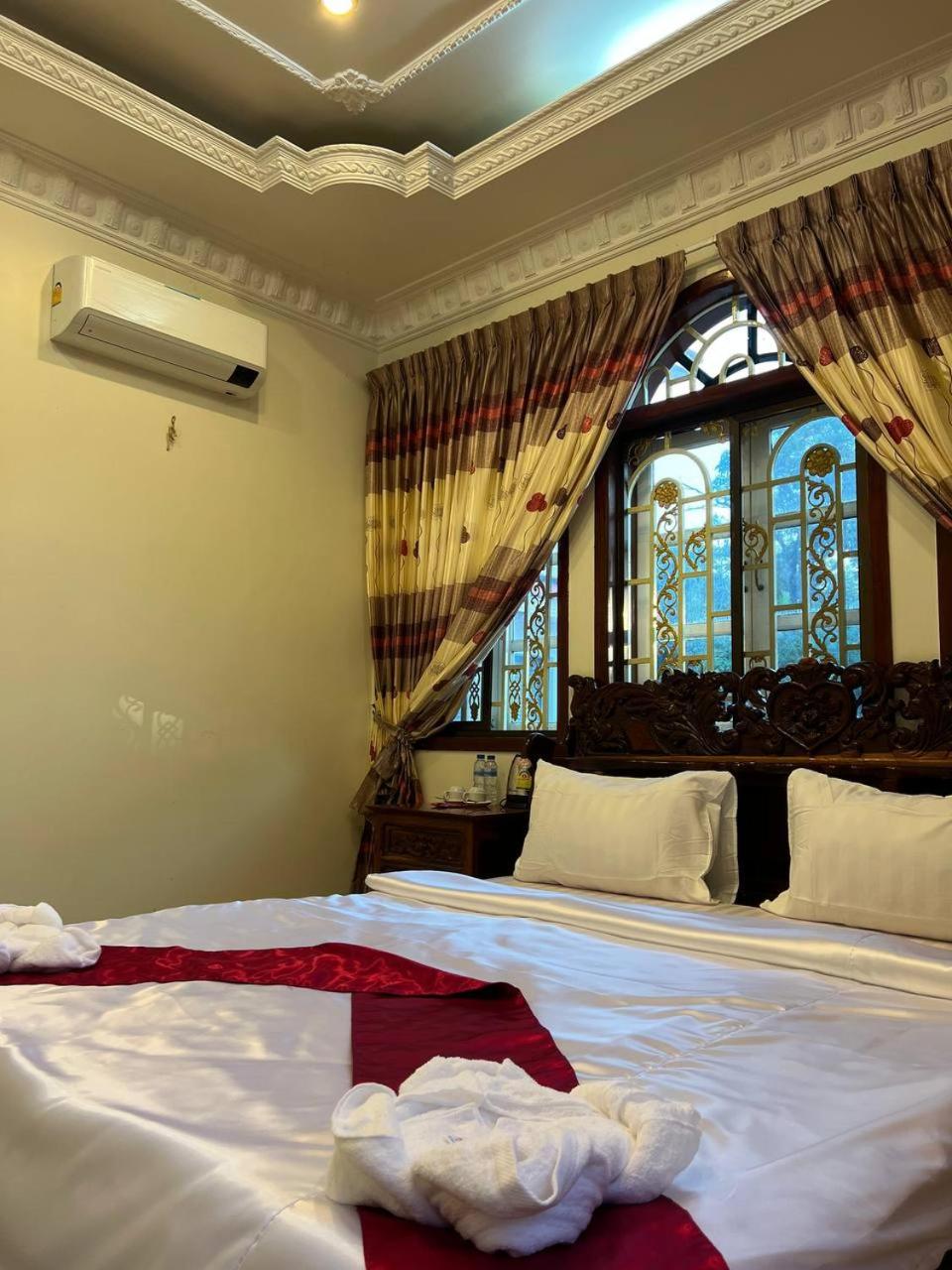 Deluxe King Suite photo 1