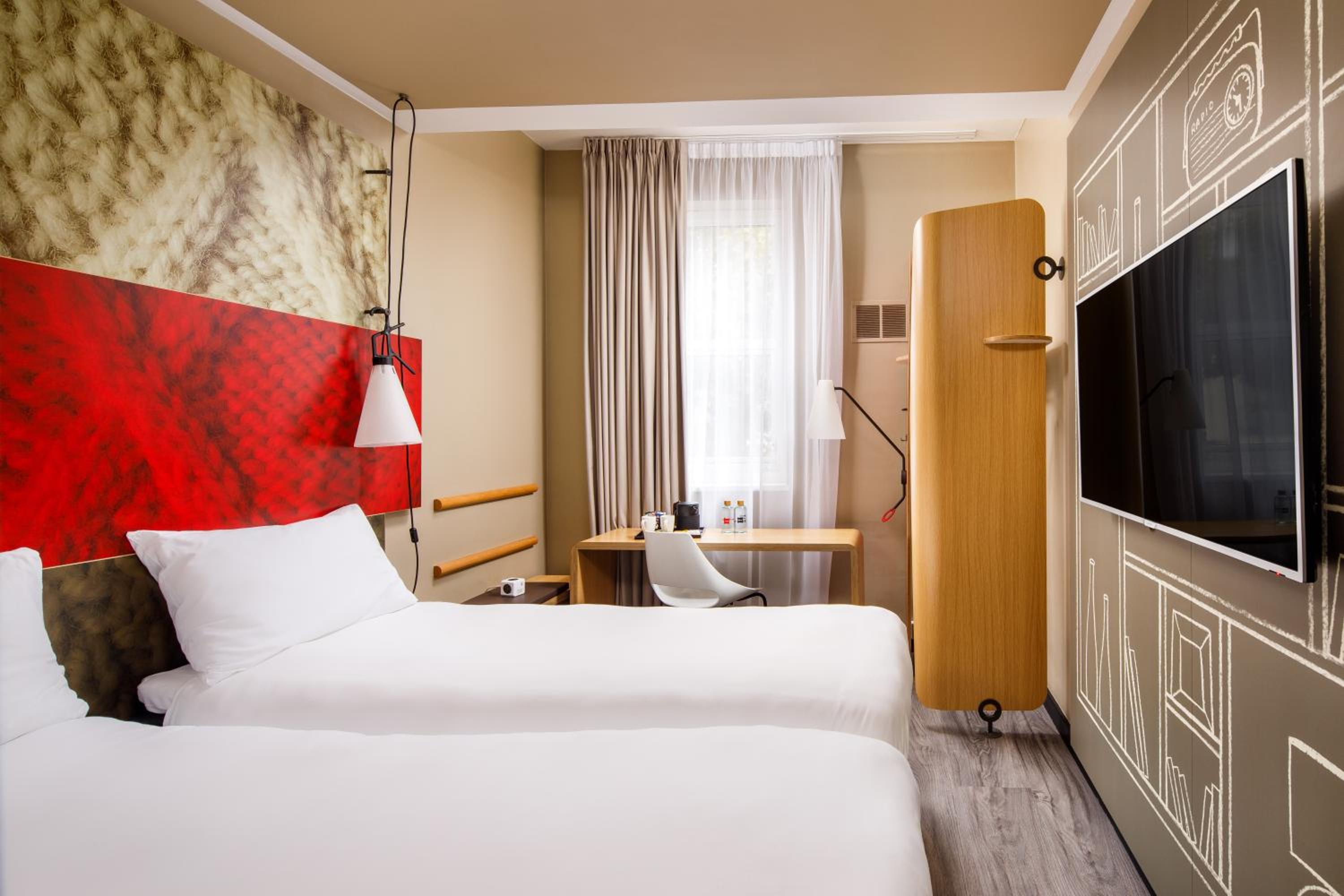 Accessible Room with Two Single Beds photo 3