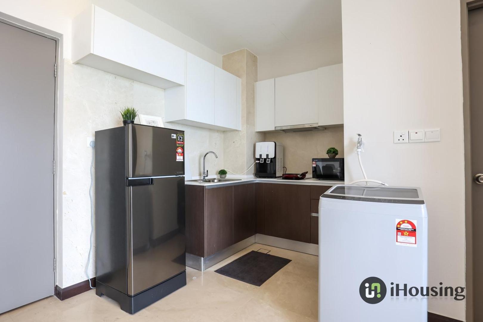 Two-Bedroom Deluxe Apartment - Photo 4