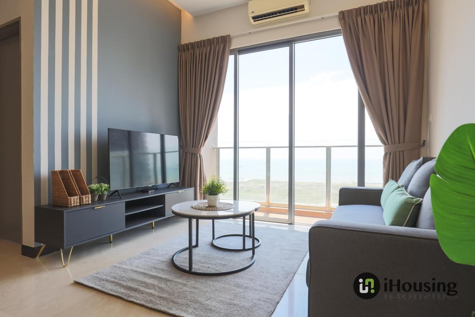 Two-Bedroom Deluxe Apartment - Photo 2