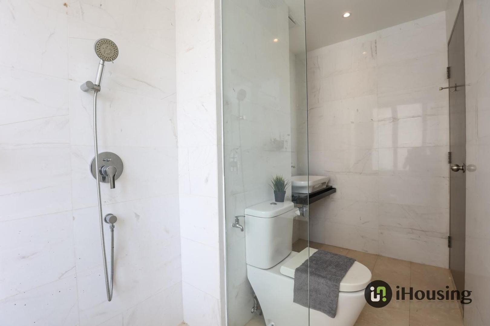 Two-Bedroom Deluxe Apartment - Photo 10