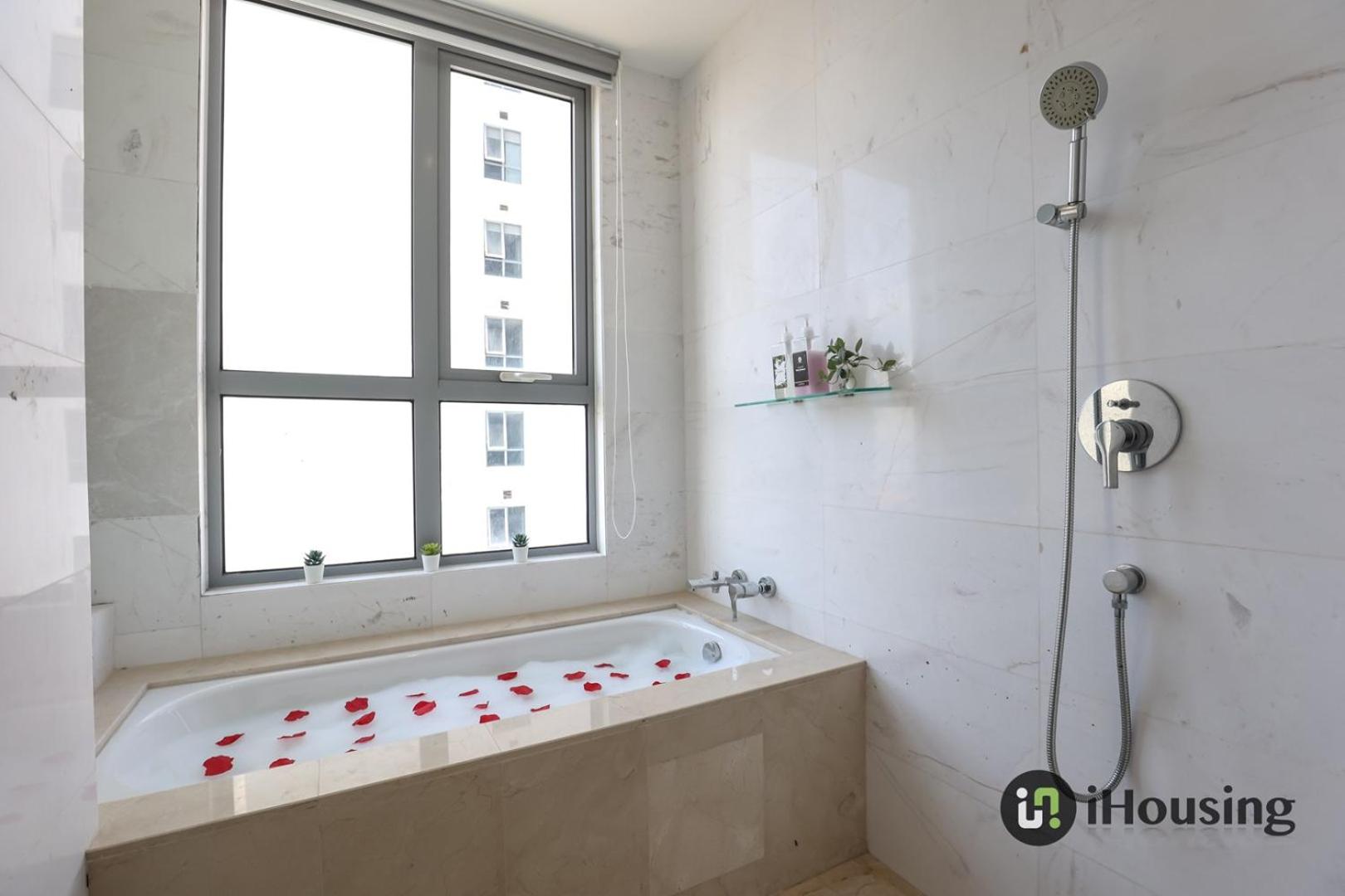 Two-Bedroom Deluxe Apartment - Photo 7