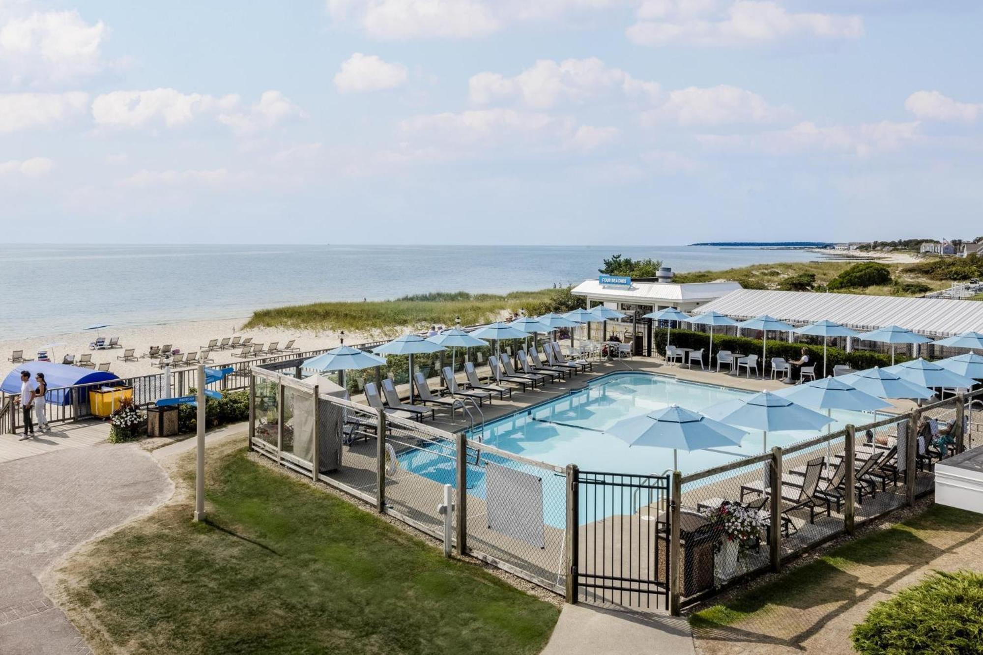 Double Room with Pool View - Photo 7
