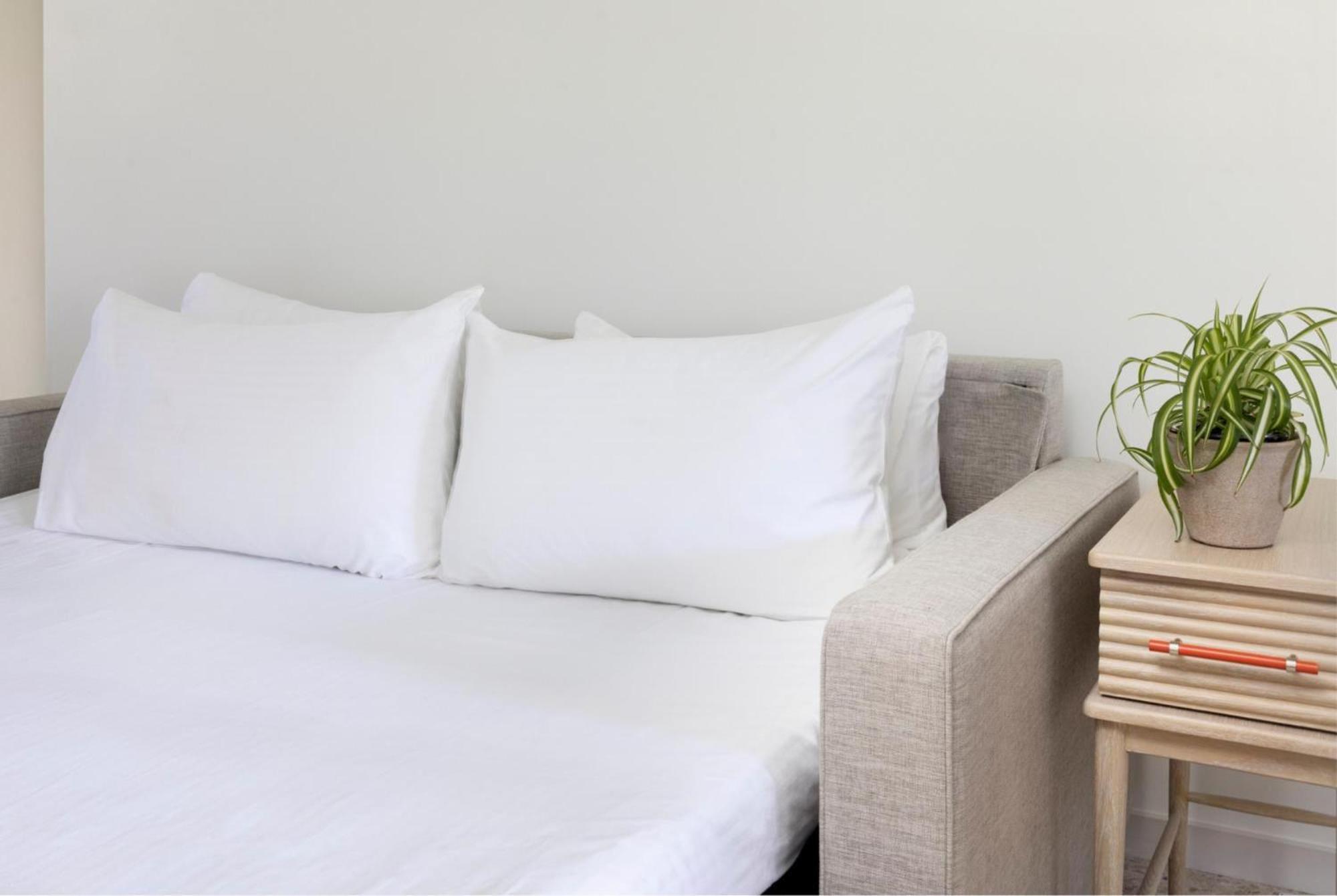 Double Room with Pool View - Photo 8
