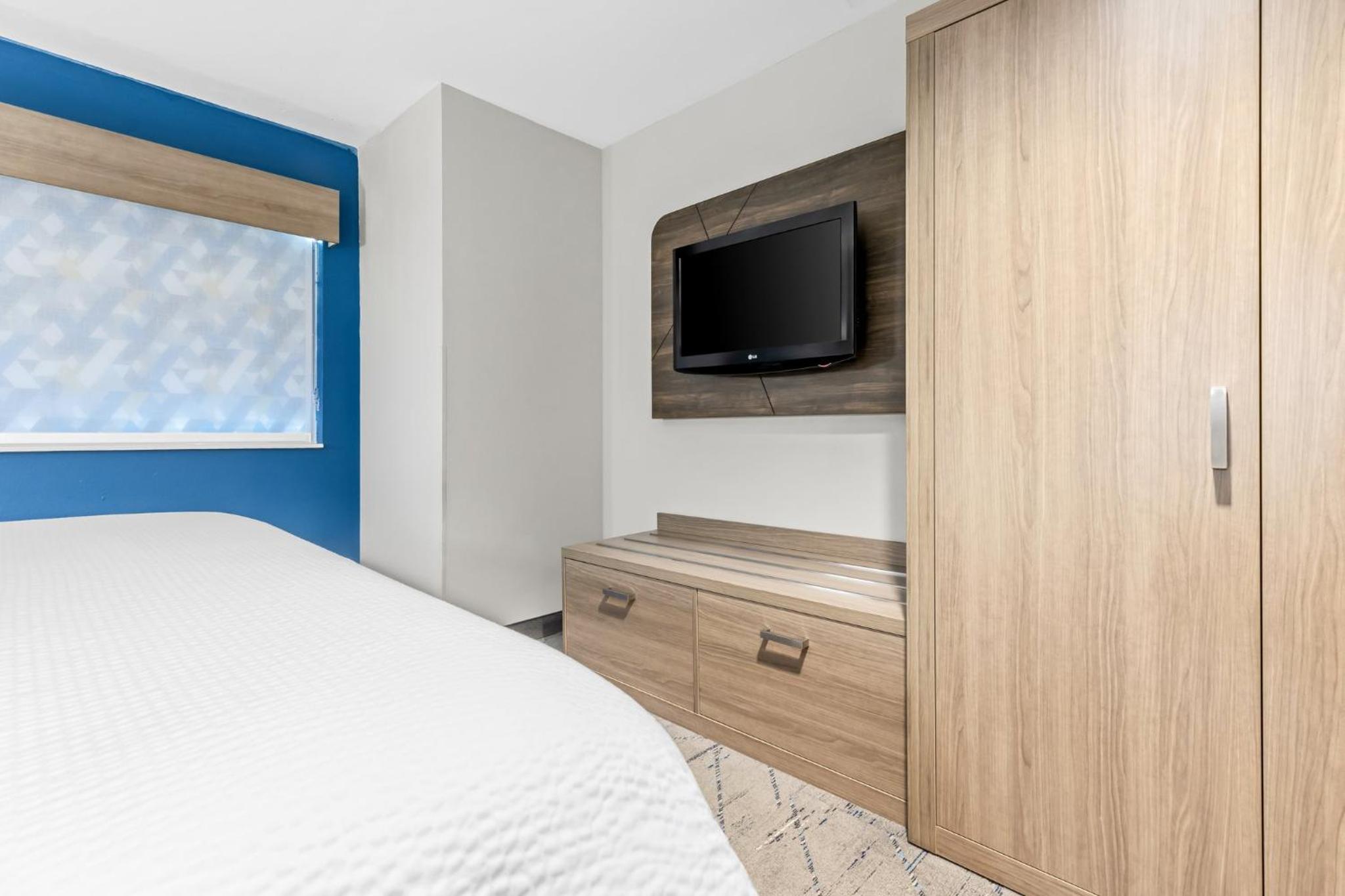 King Suite - Photo 2