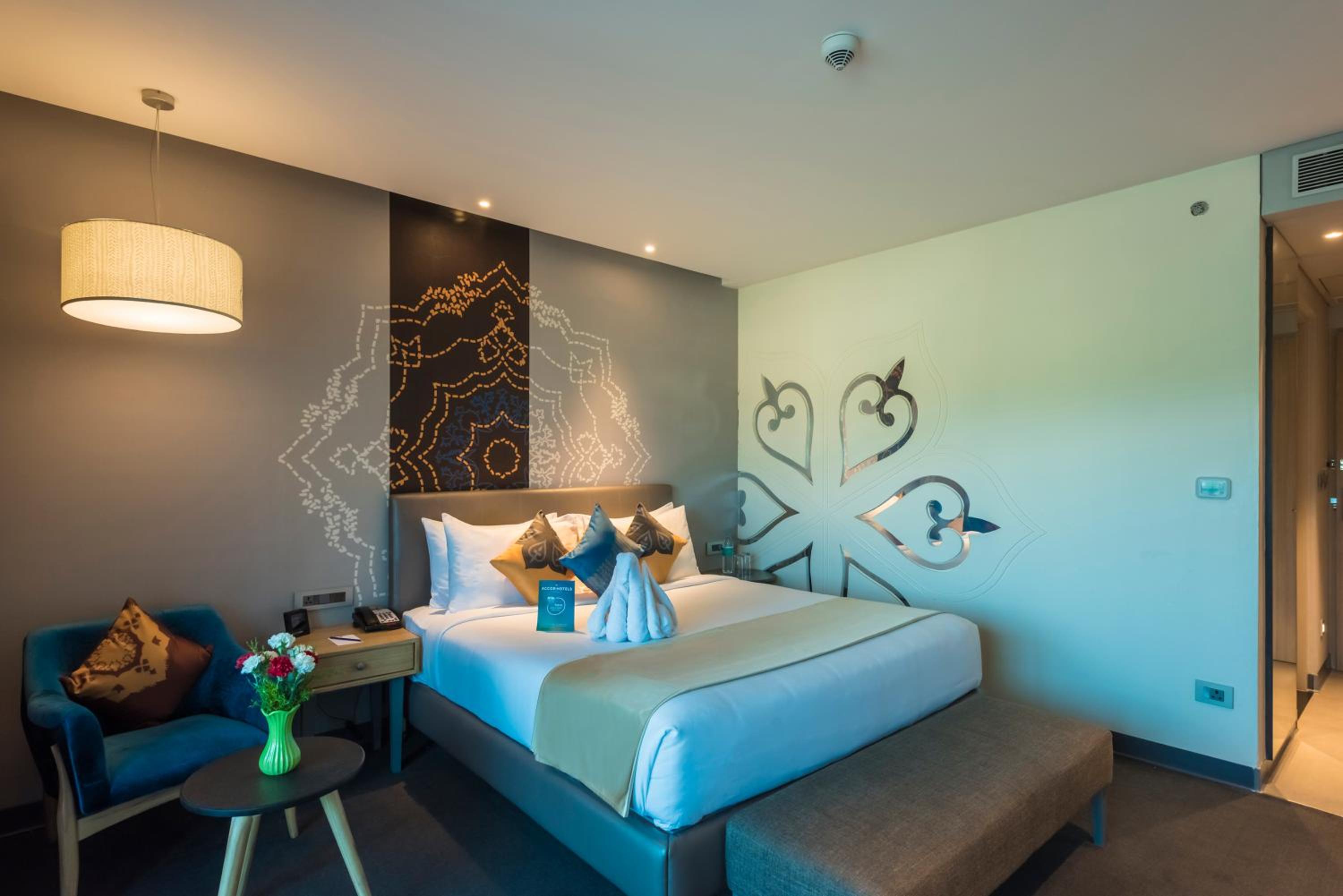 Premier King Room with Complimentary Indian afternoon Tea @Alfresco , 20% off on Food & Soft Beverage & SPA, Early Check-in & Late Check-out (Subject to Availability) and Happy Hours 1+1 on IMFL at Silk Bar/Galleria - Photo 5