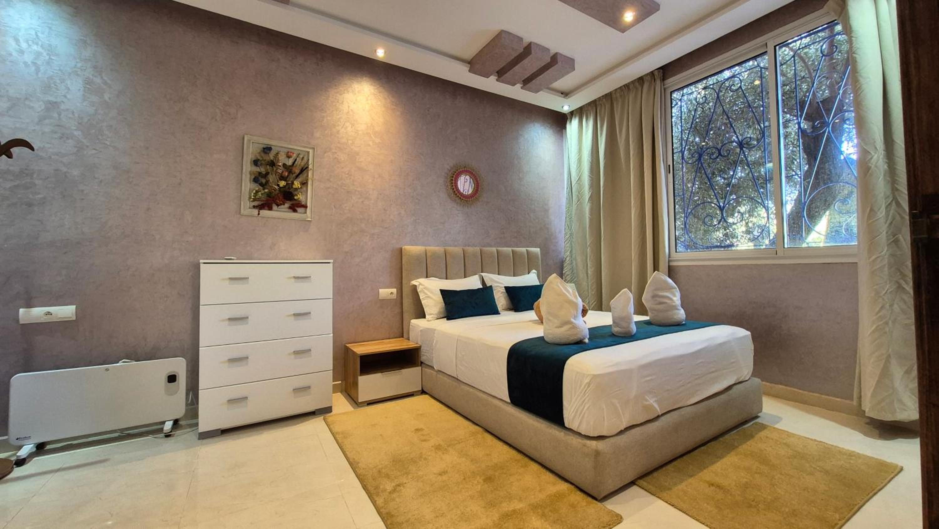 Deluxe Queen Suite
