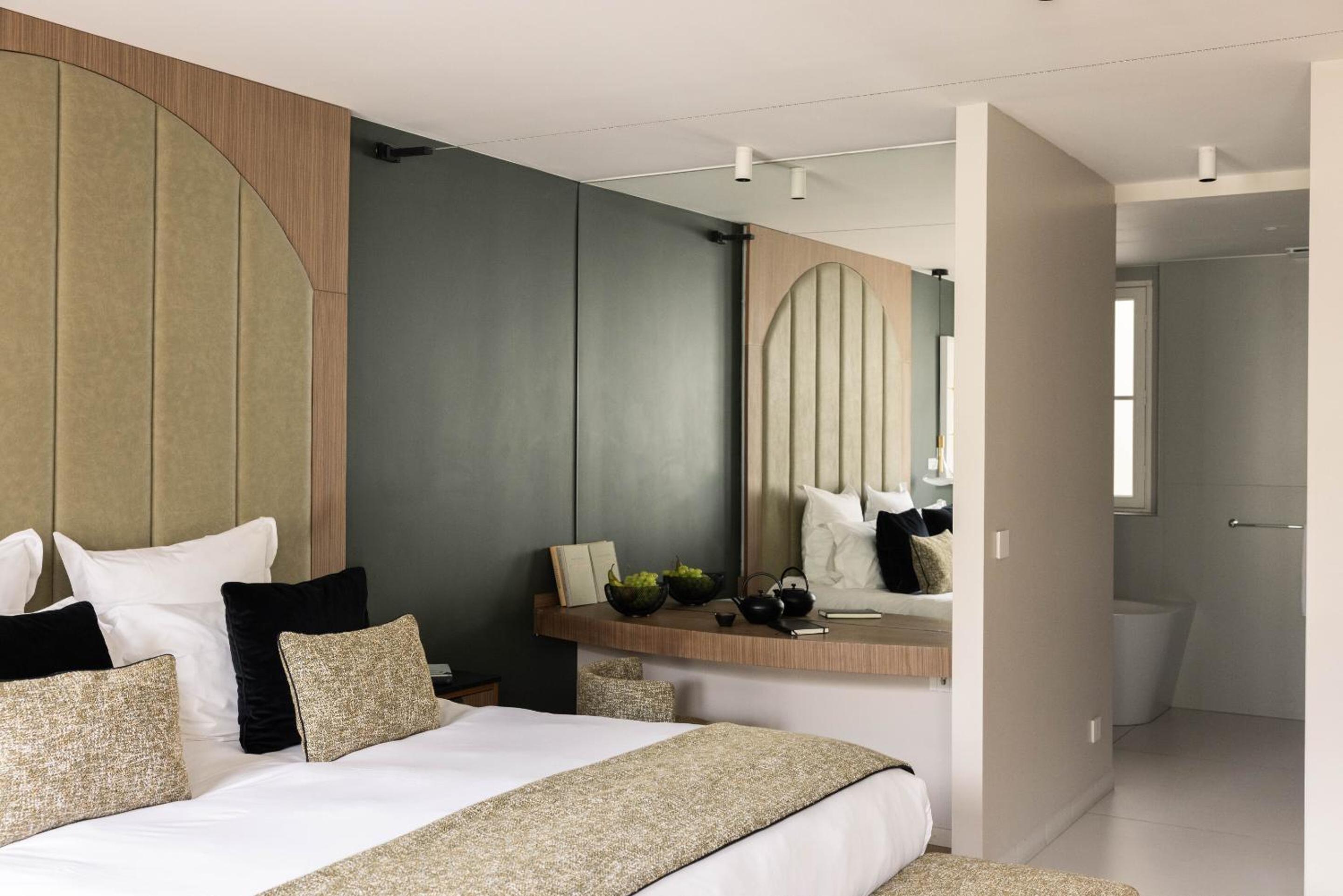 Deluxe Junior Suite photo 2