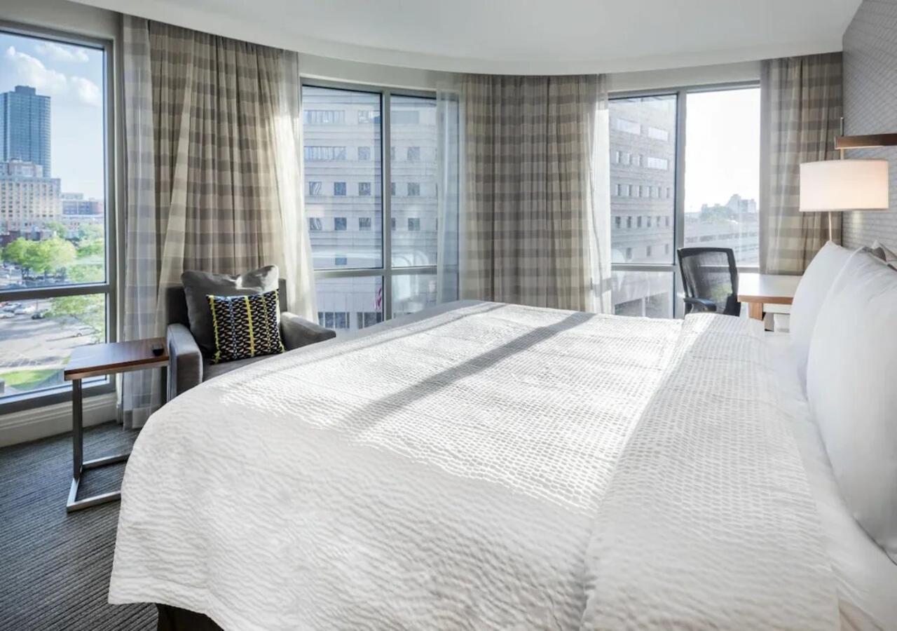 One-Bedroom King Suite with Sofa Bed photo 1