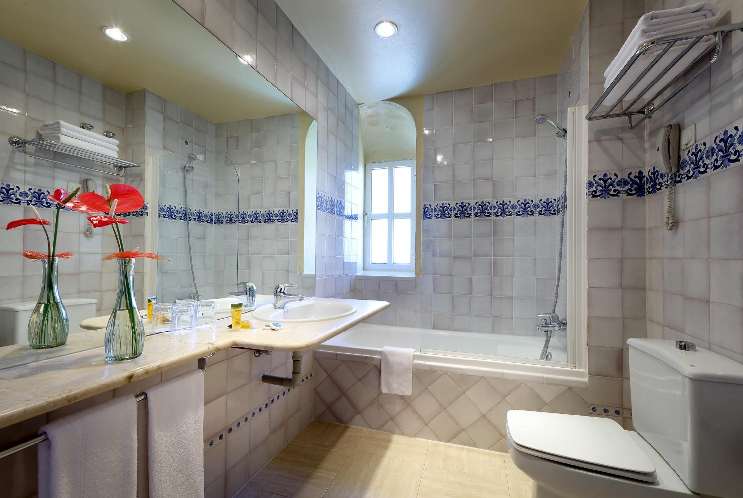 Double or Twin Room with Parking - Photo 3