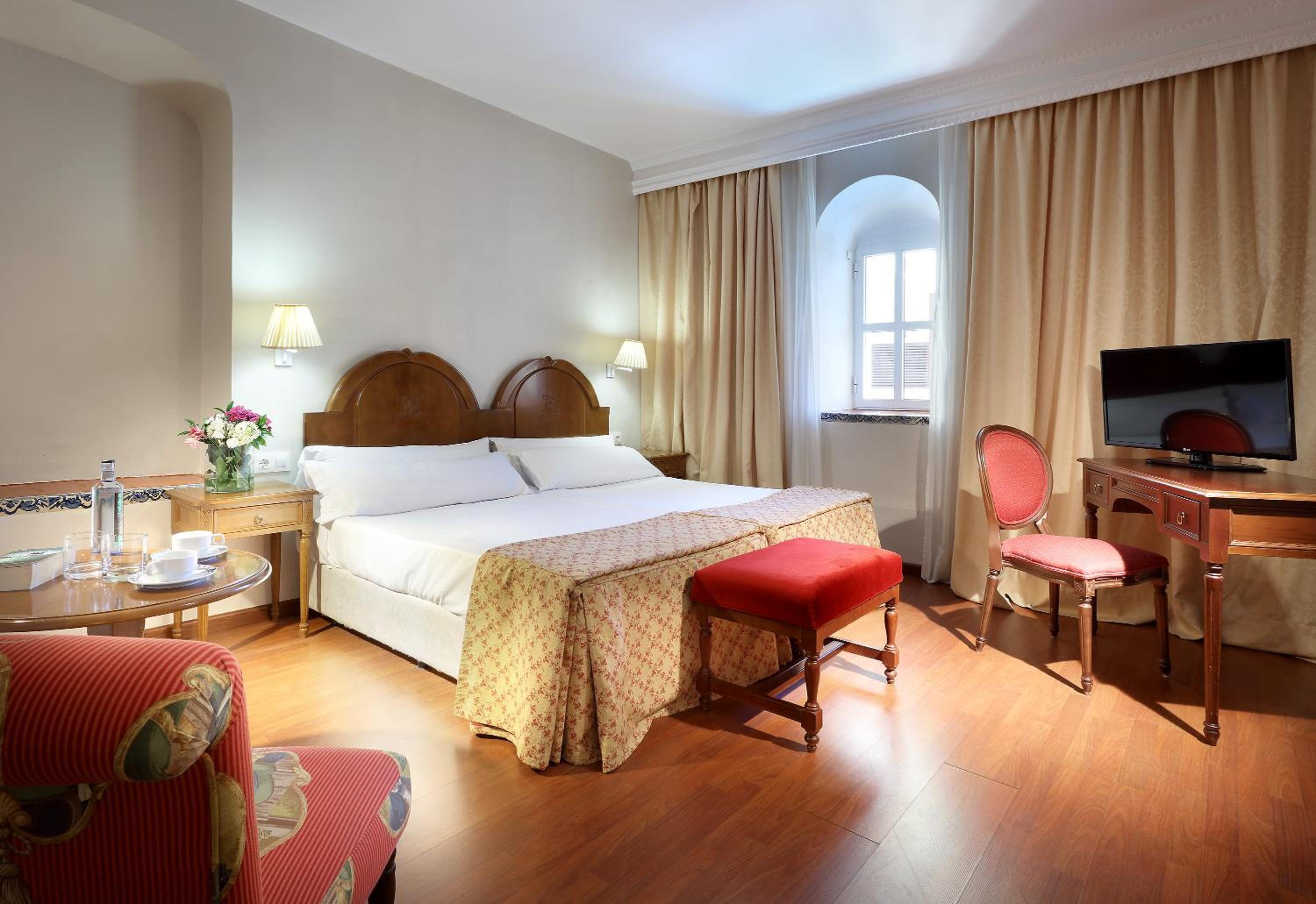 Double or Twin Room with Parking - Photo 1