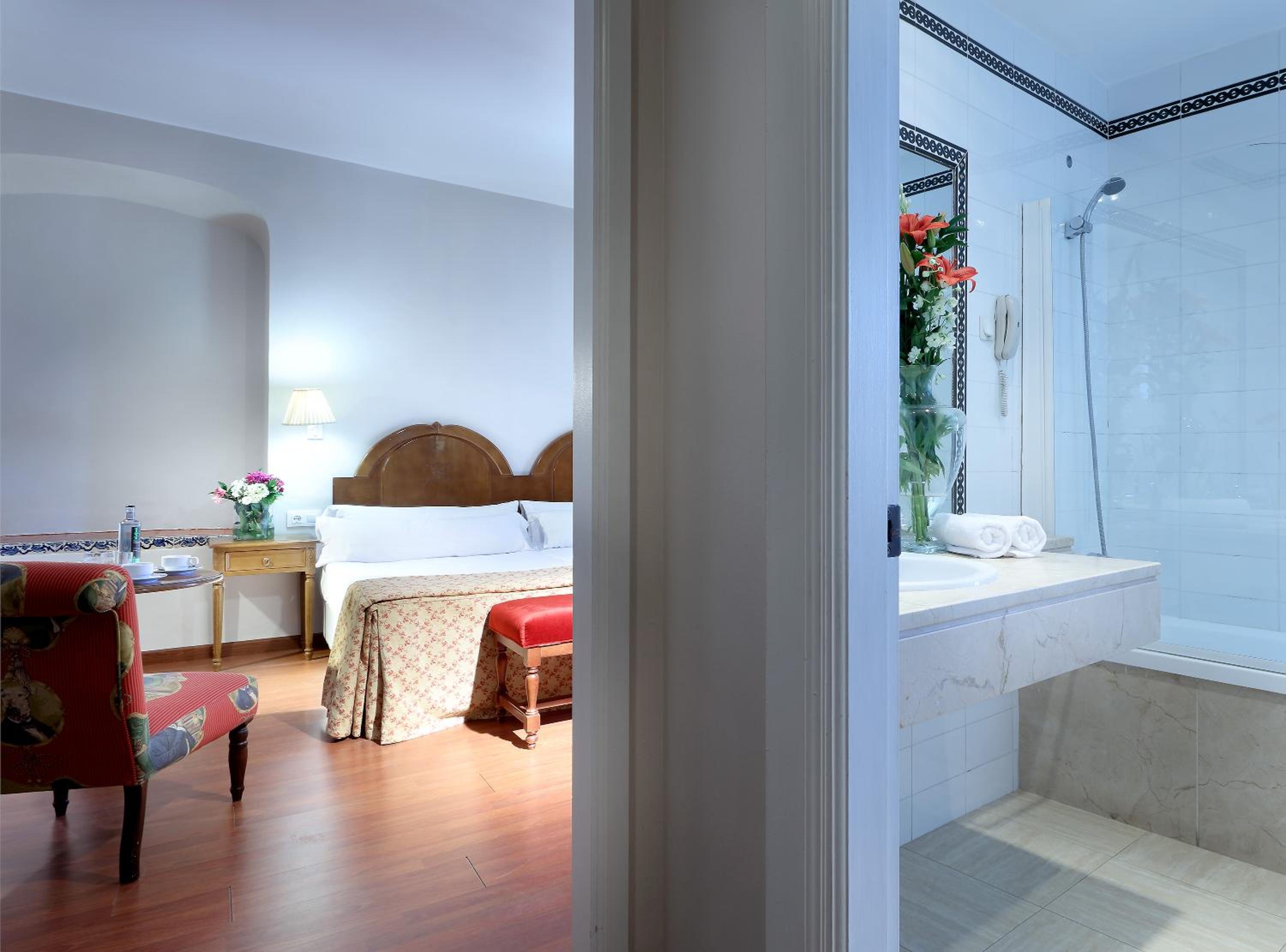 Double or Twin Room - Photo 4