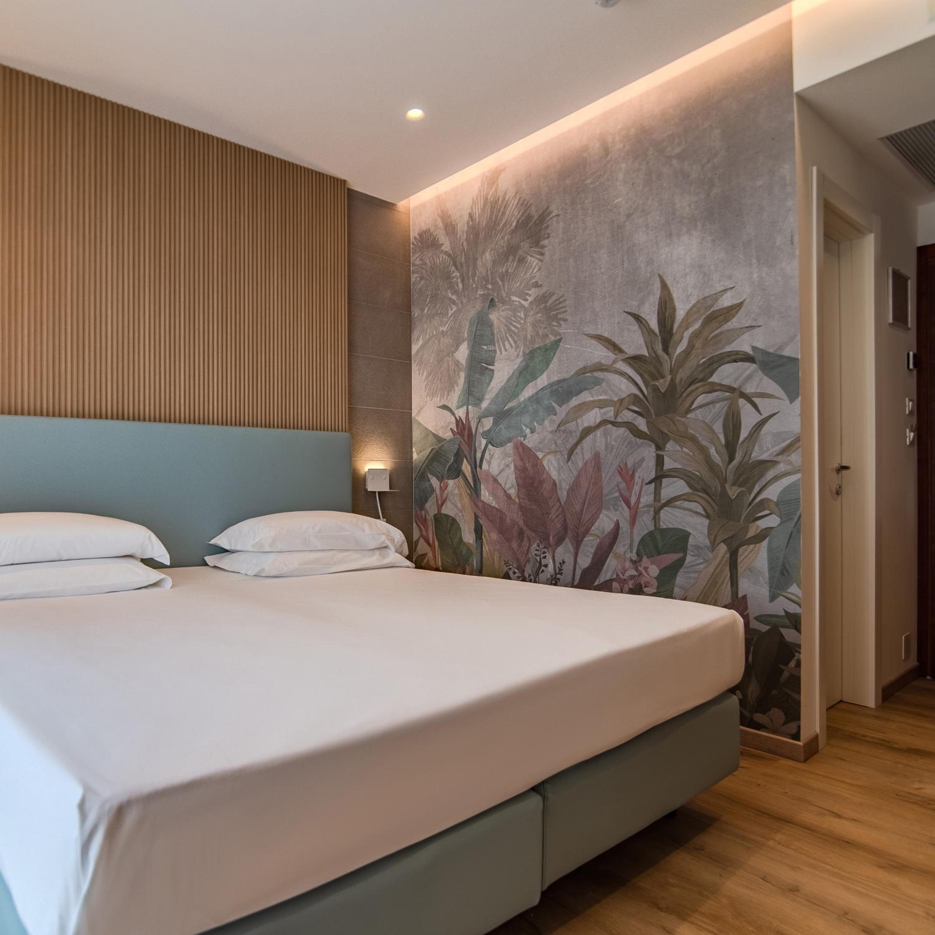 Double or Twin Room with Sea View