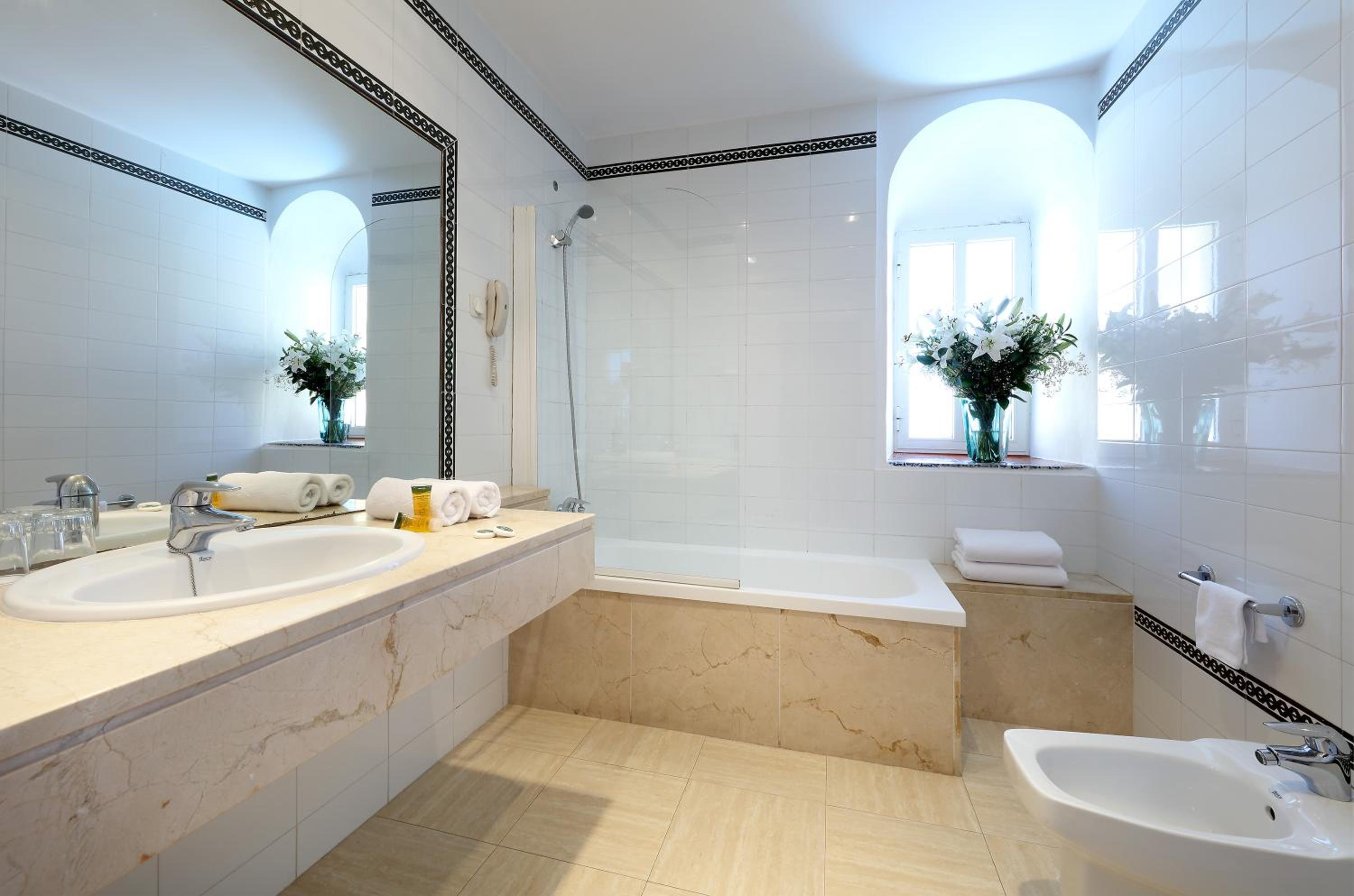 Double or Twin Room - Photo 2