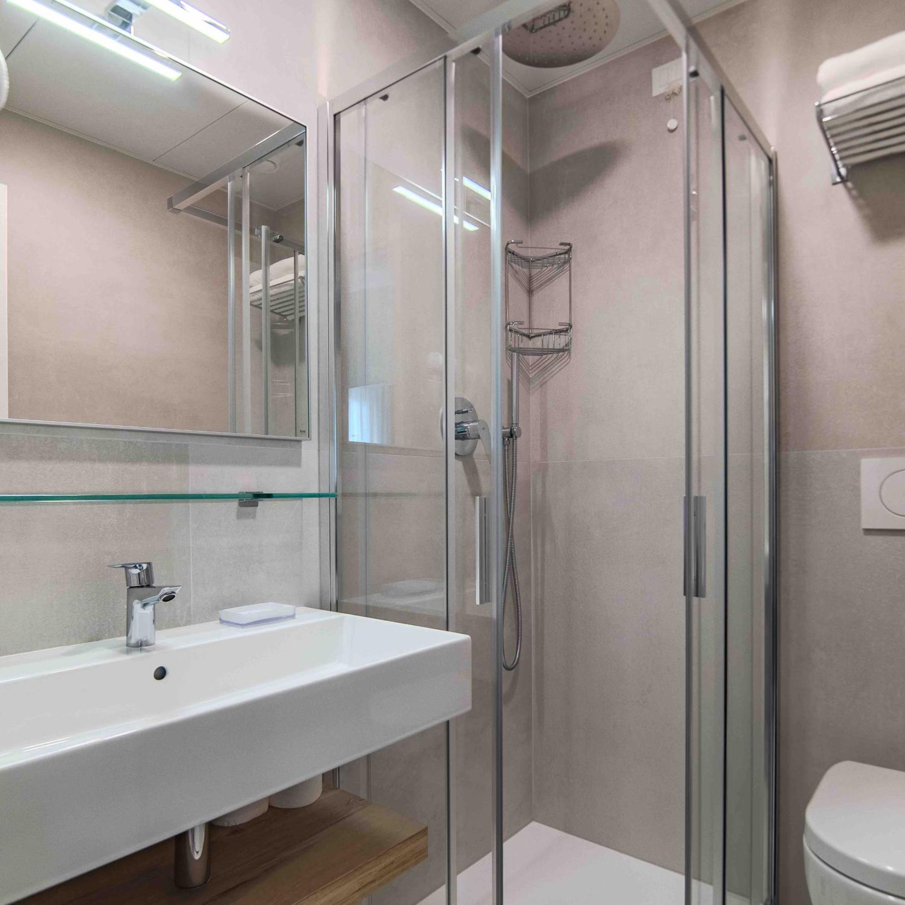 Double or Twin Room with Sea View photo 3