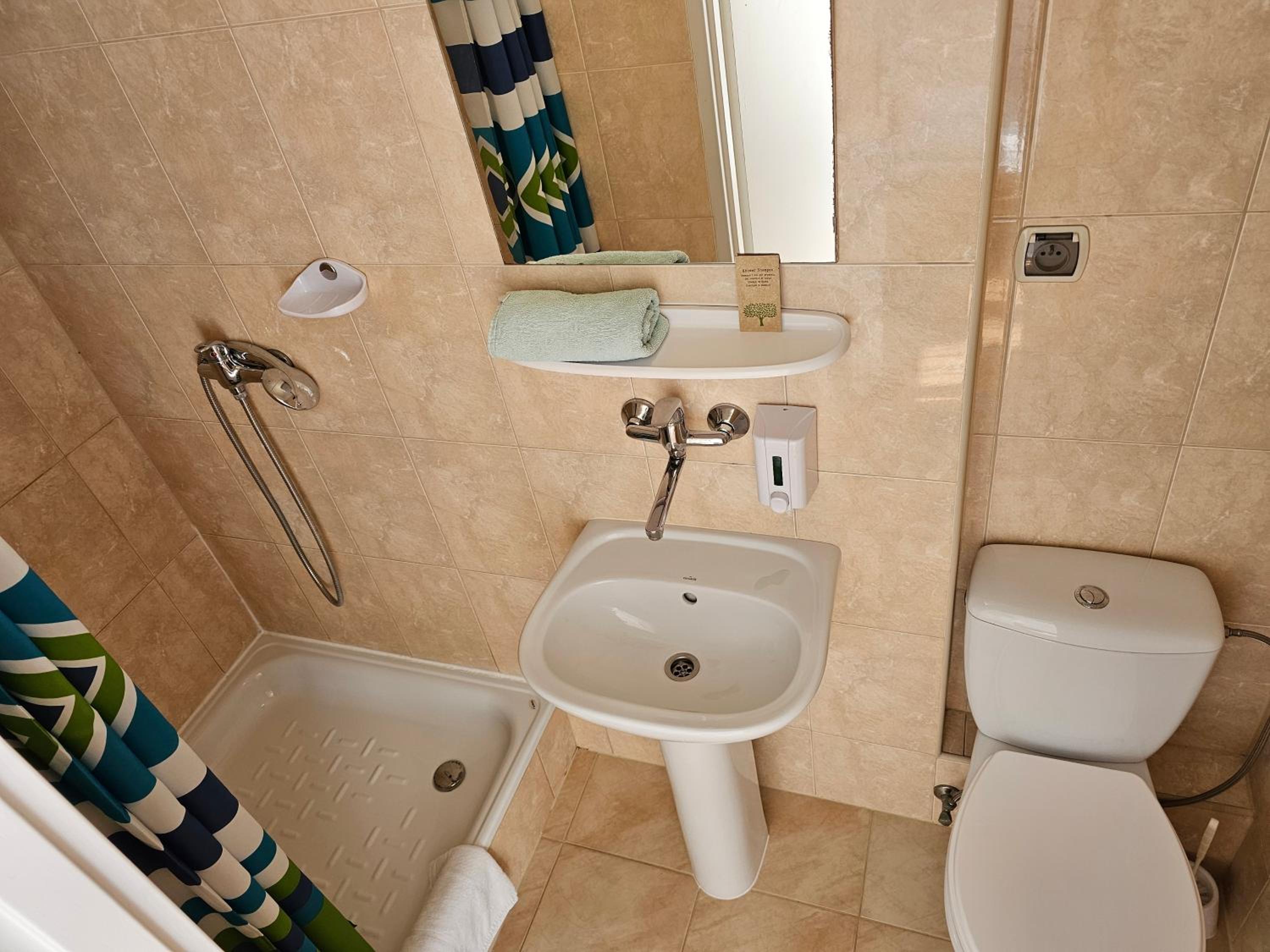 Standard Single Room with Shower photo 3