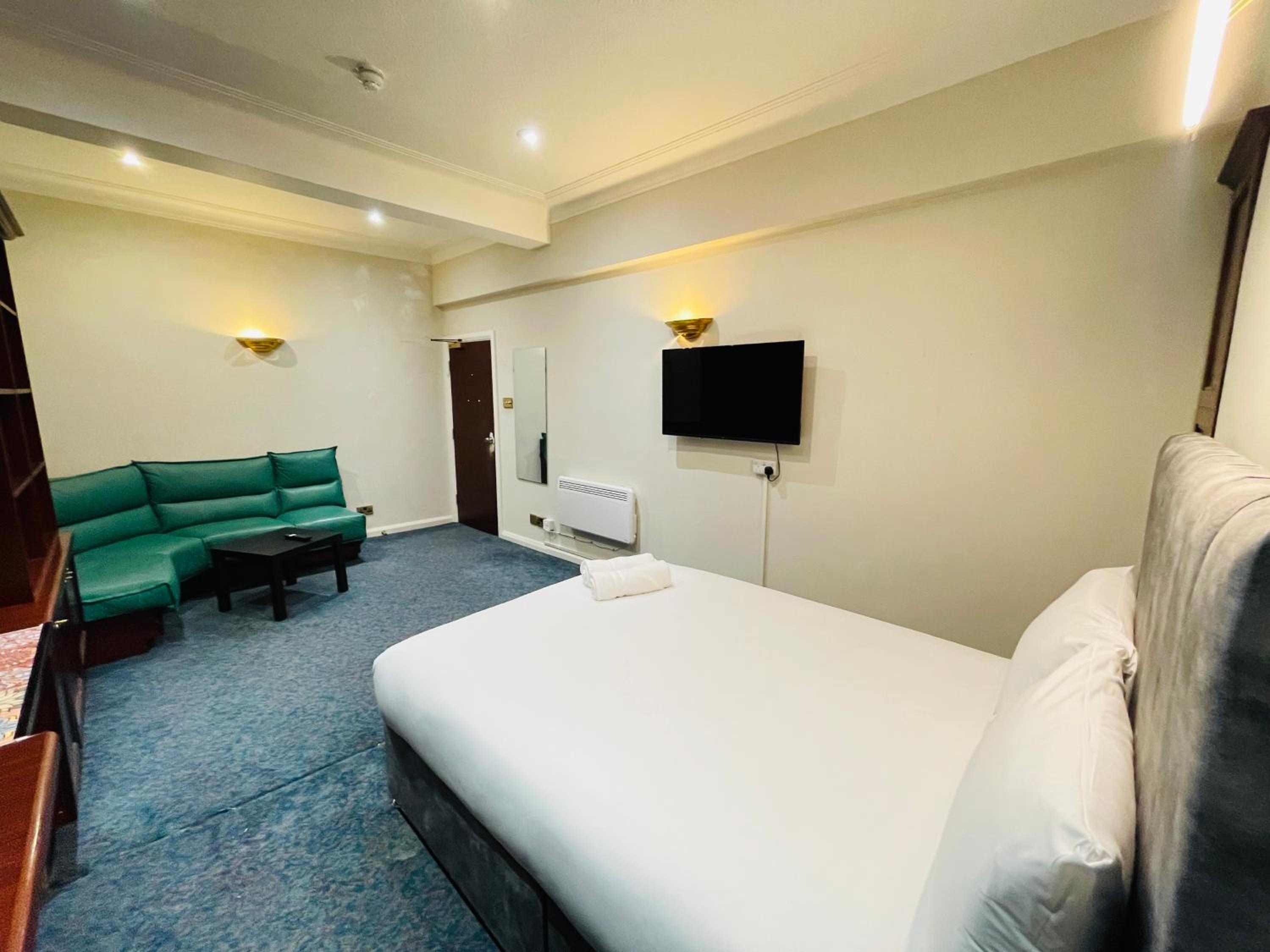 Standard Double Room with Shared Bathroom