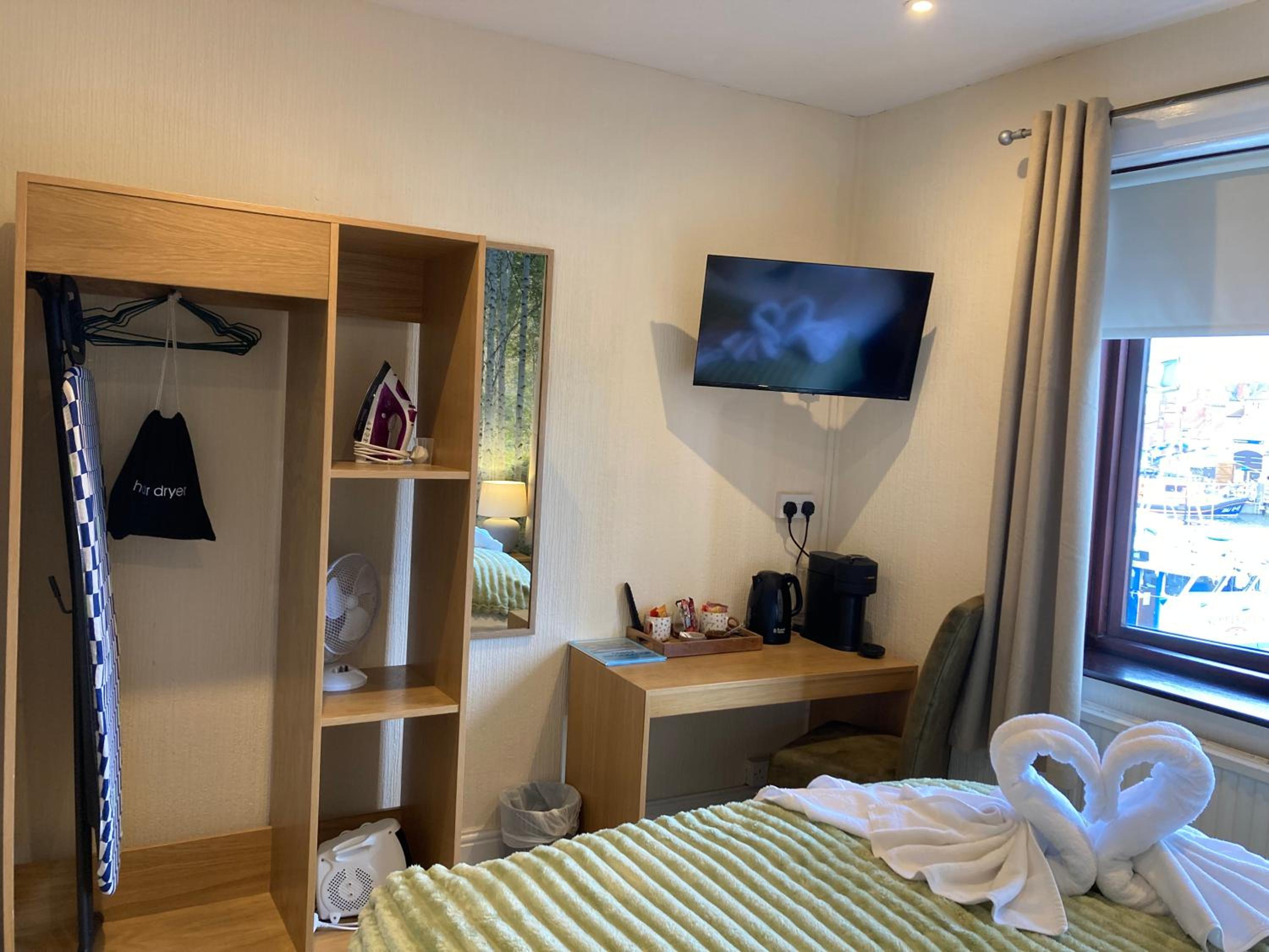 Double Room with Sea View - Photo 9