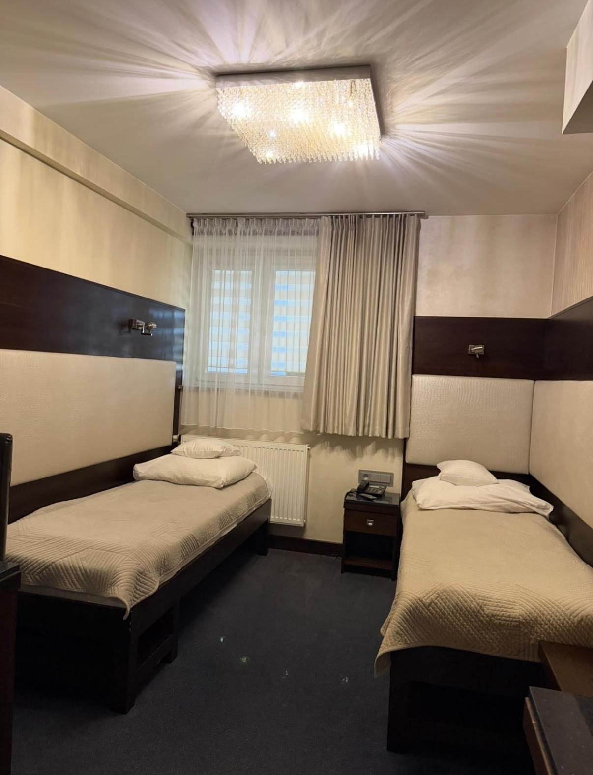 Standard Twin Room - Photo 4