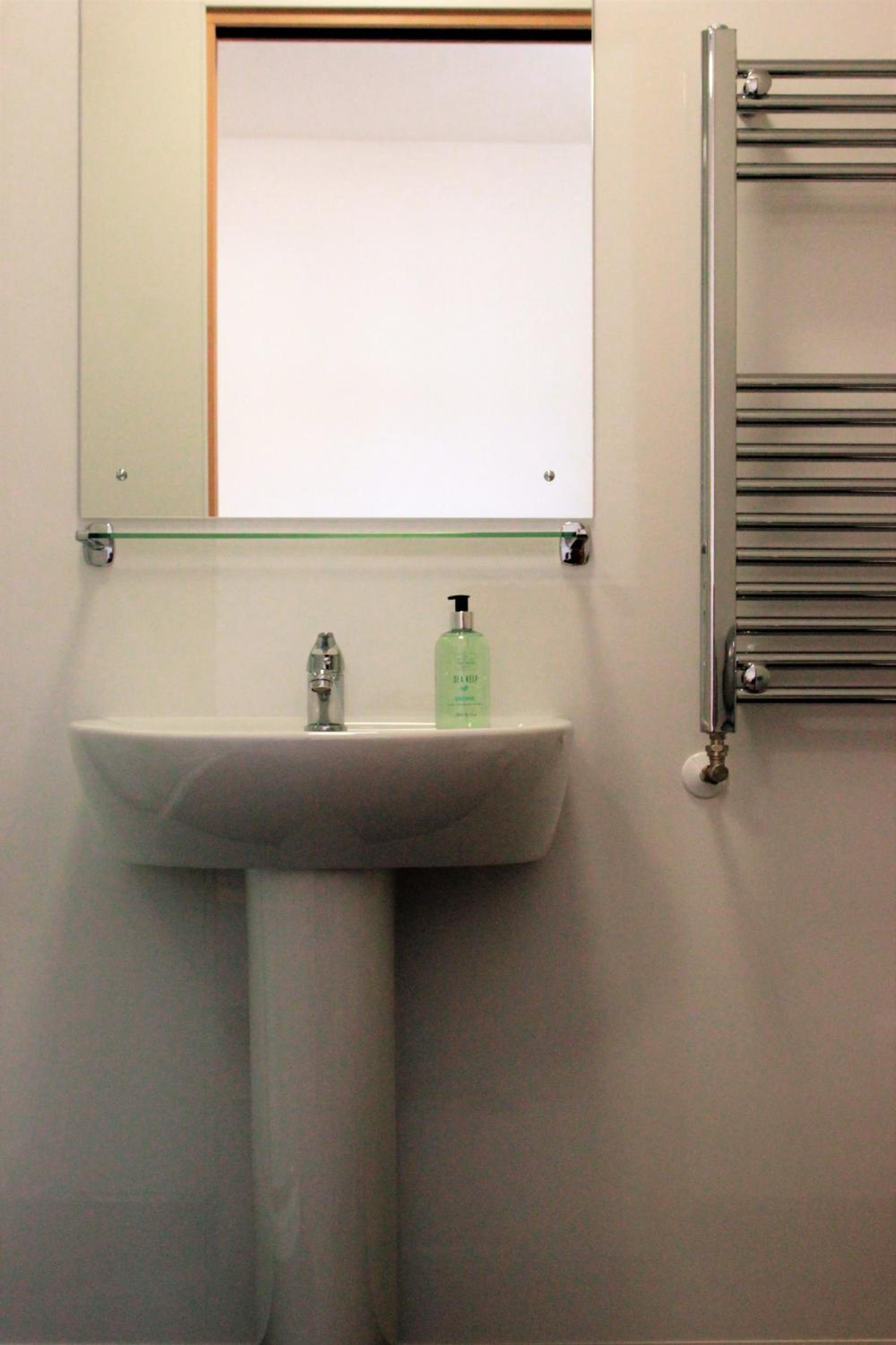 Single Room photo 3