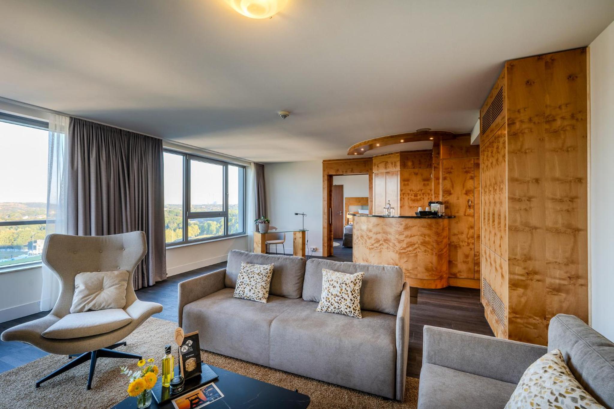 Executive Suite photo 2