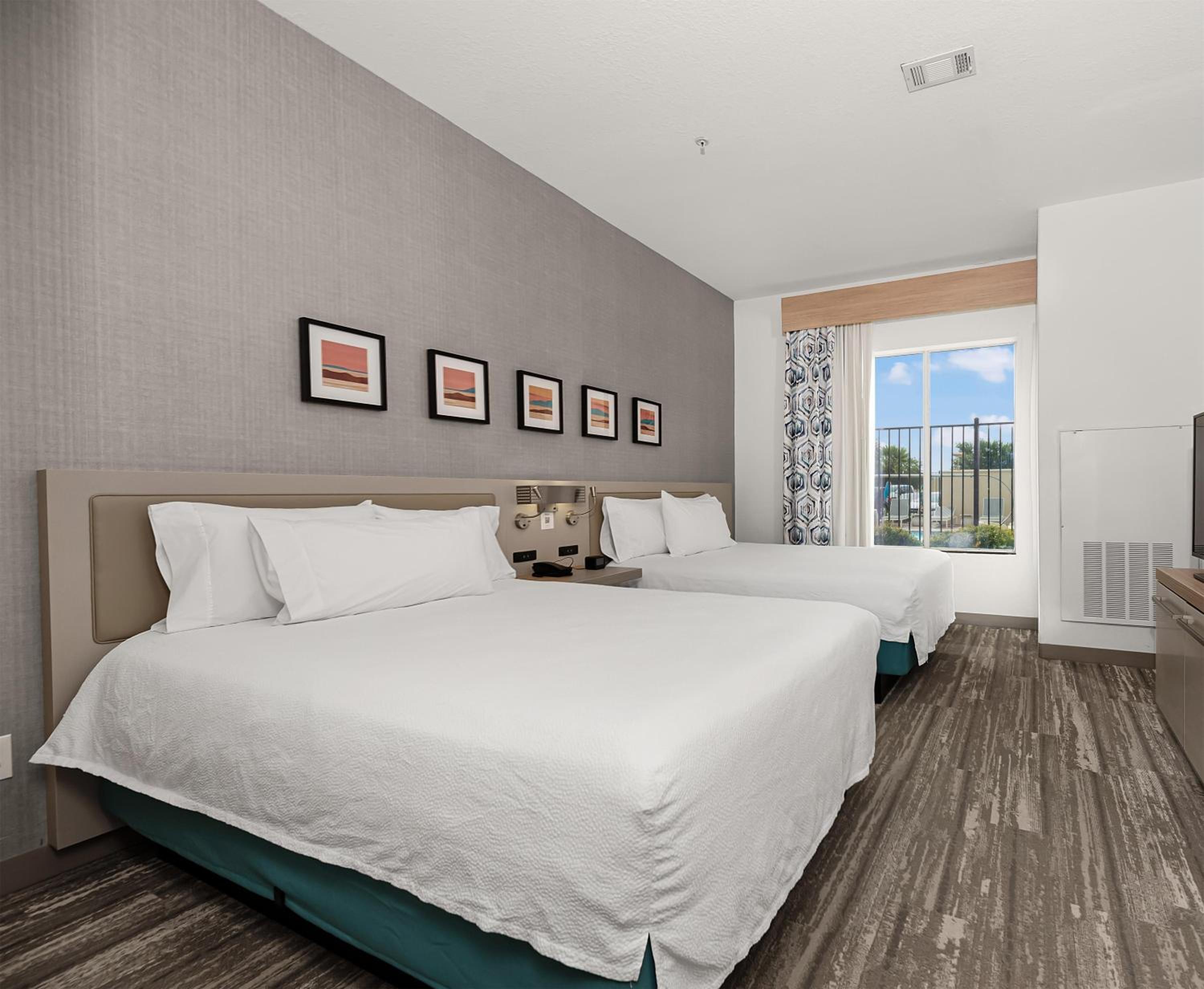 Junior Suite with Two Queen Beds and Sofa - Photo 2