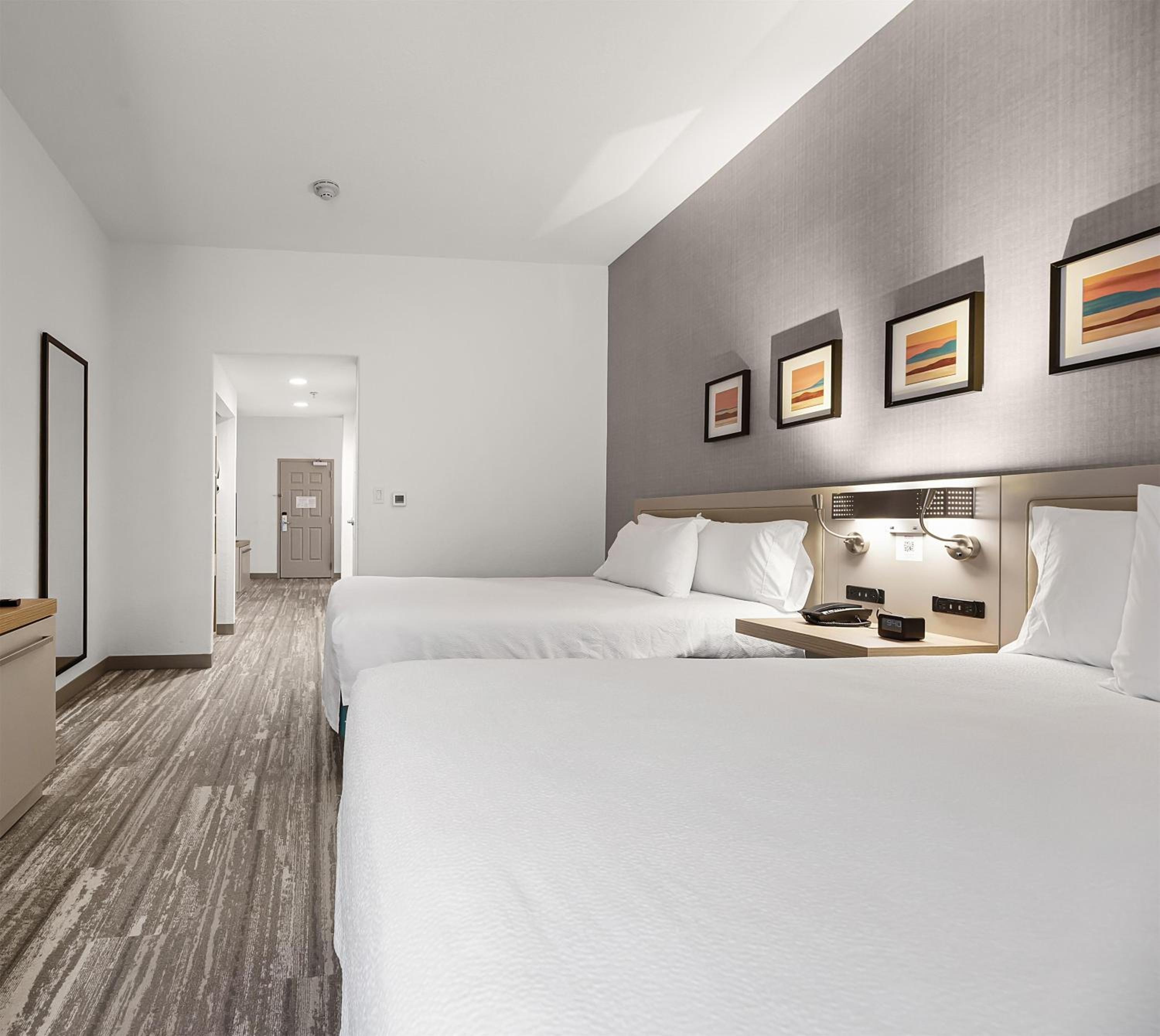 Junior Suite with Two Queen Beds and Sofa - Photo 1