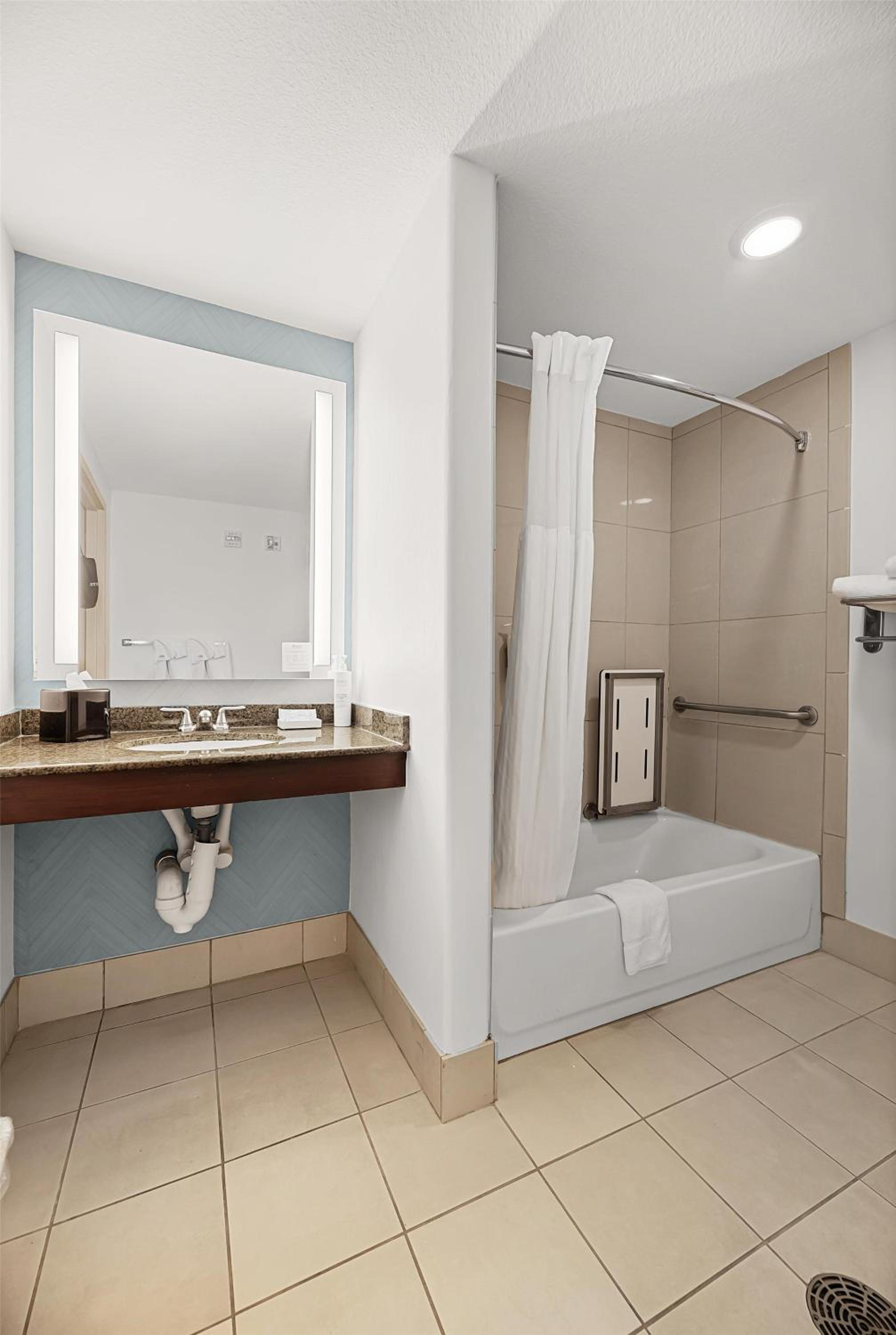 Queen Room with Two Queen Beds - Mobility and Hearing Access - Photo 7