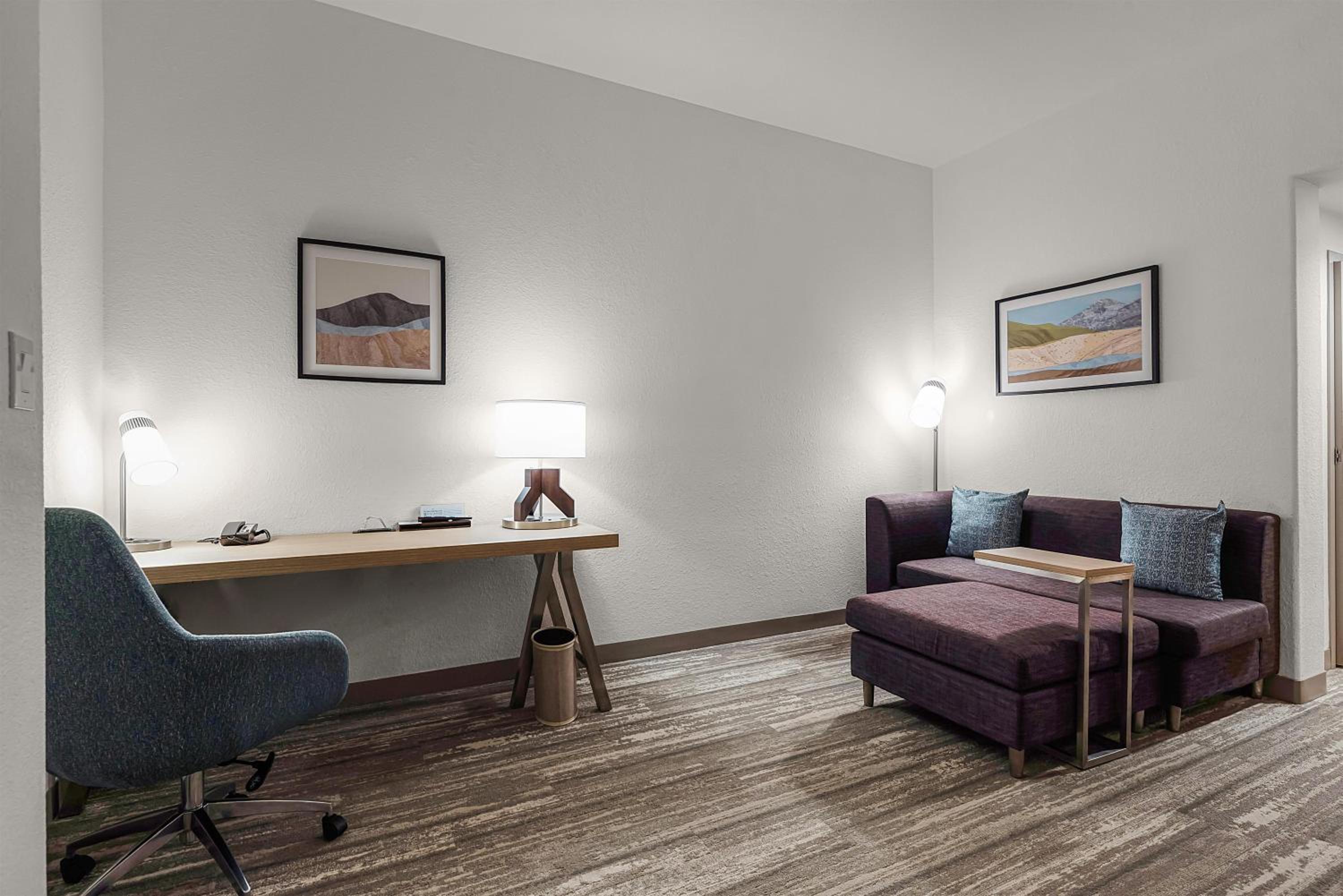 Junior Suite with Two Queen Beds and Sofa - Photo 8
