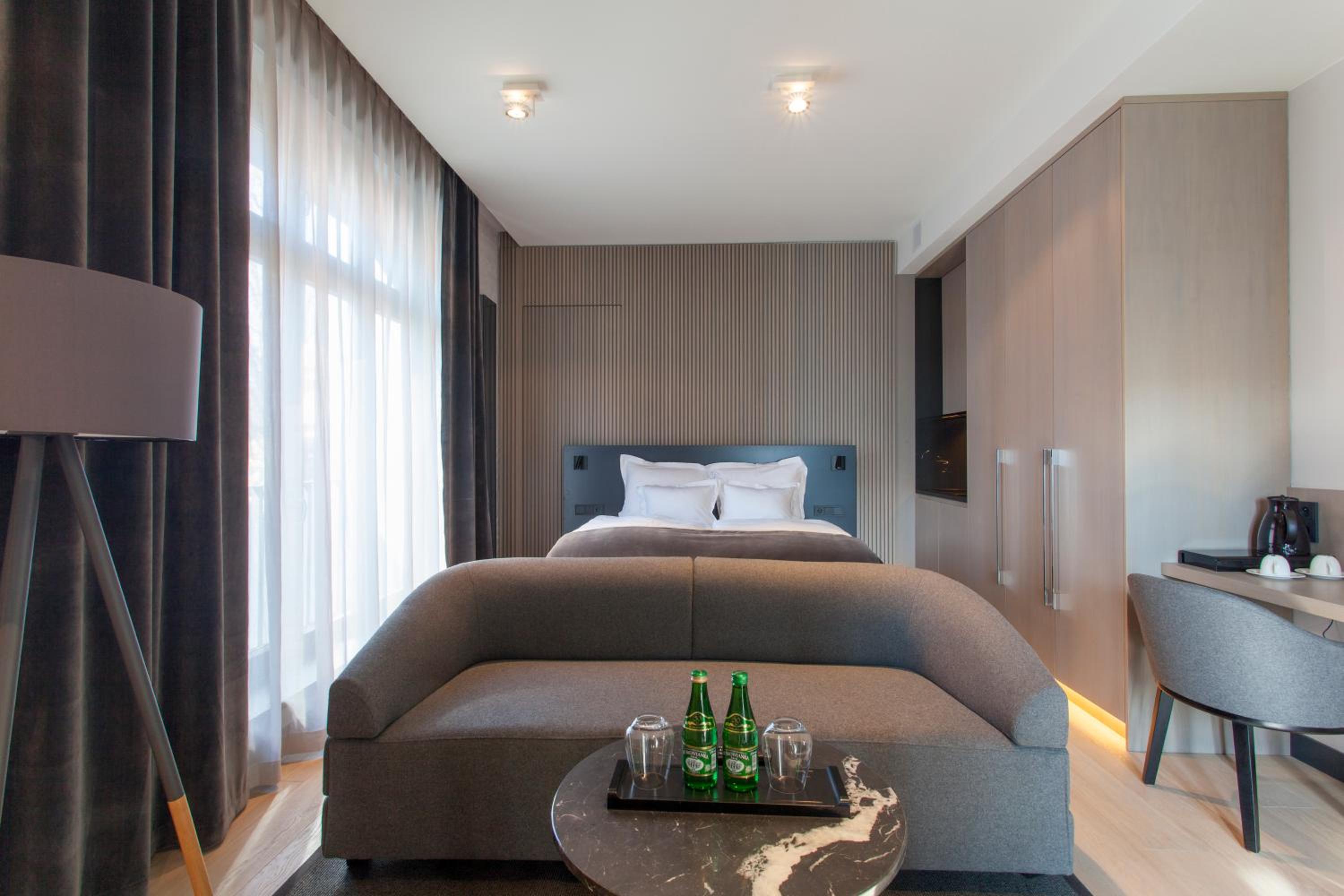 Studio Apartment photo 1