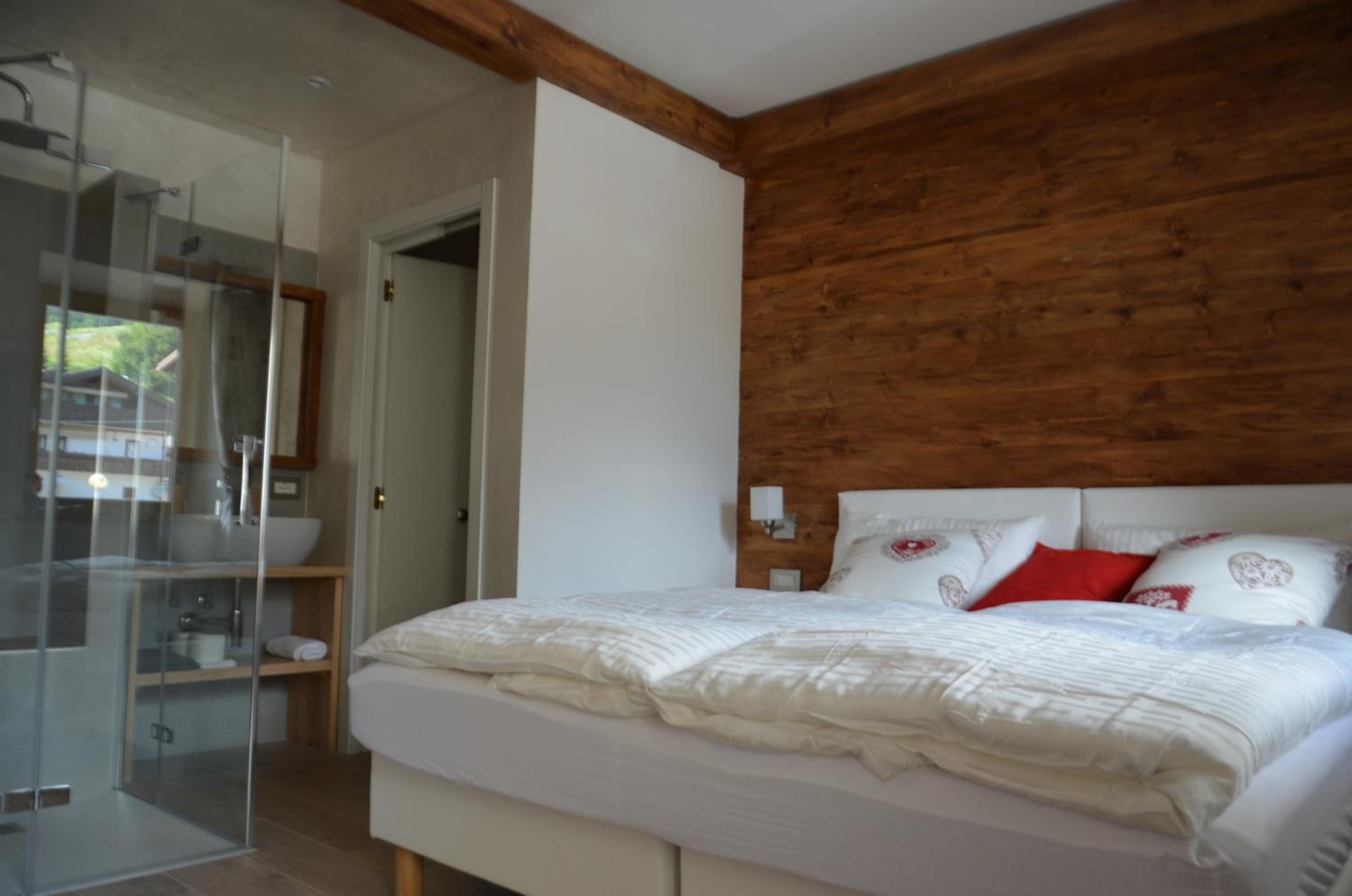 Small Double Room - Photo 1