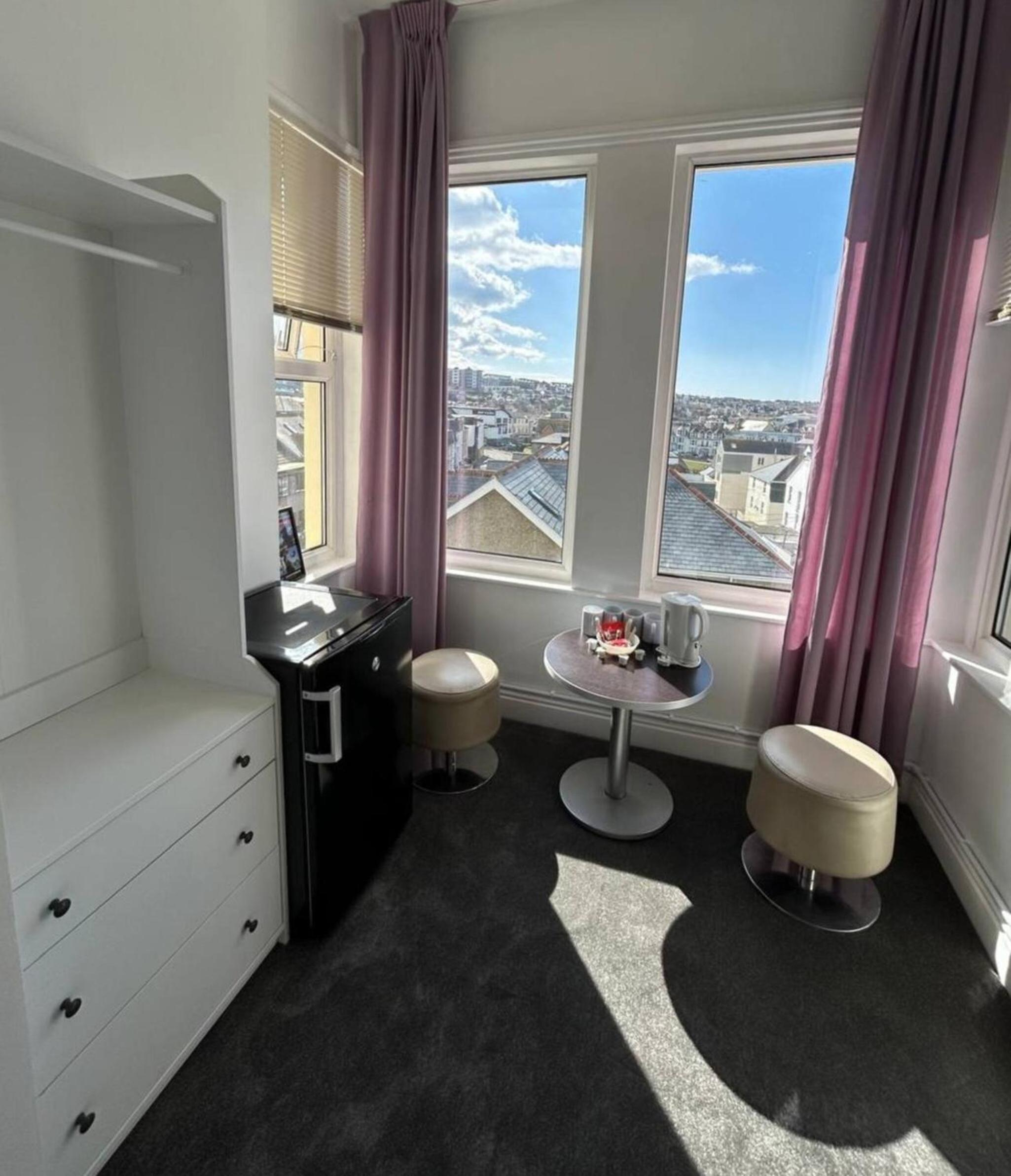 Family Room with Sea View photo 3