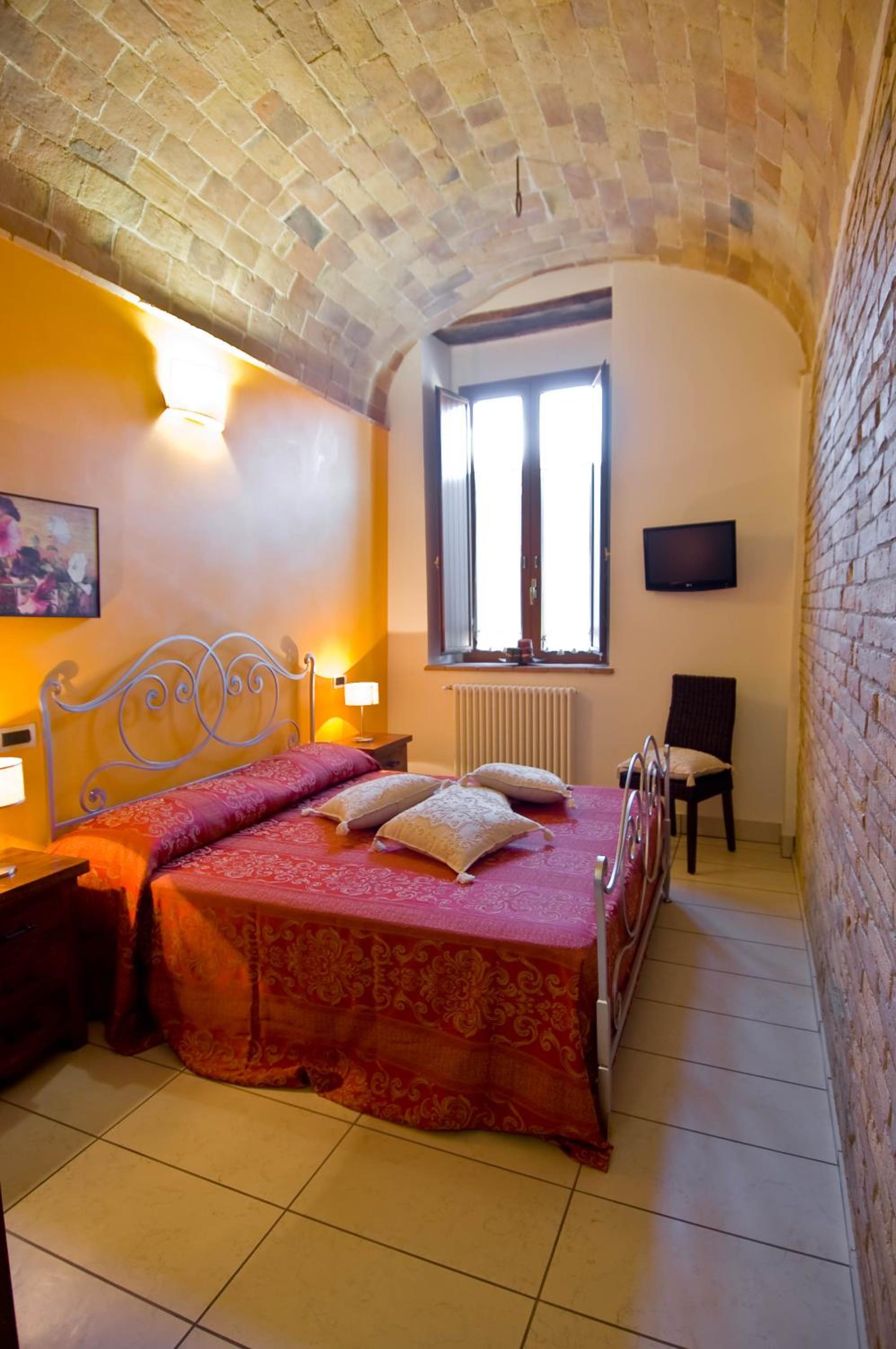 Double or Twin Room with Private Bathroom photo 2