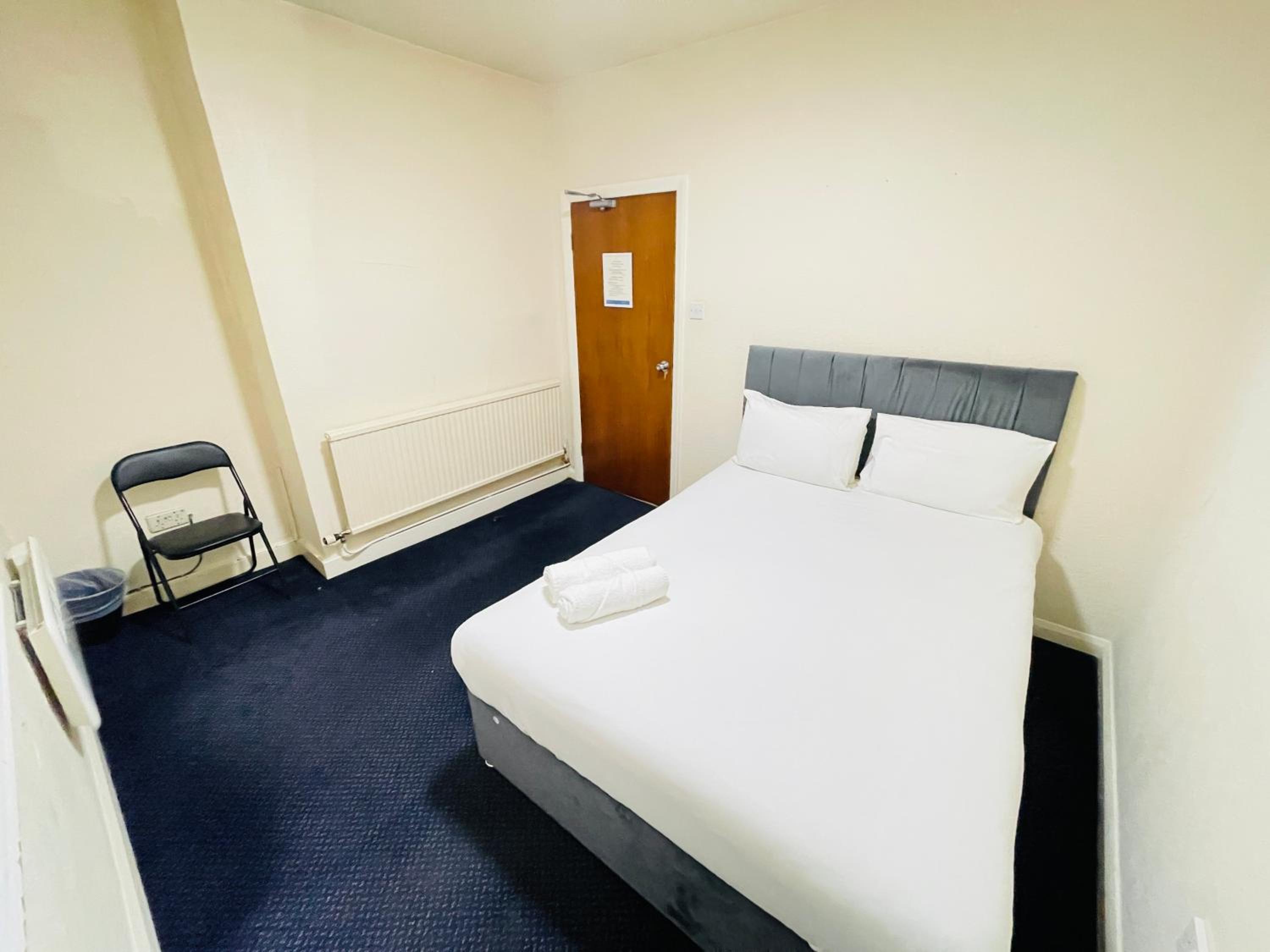 Double Room with Shared Bathroom photo 3
