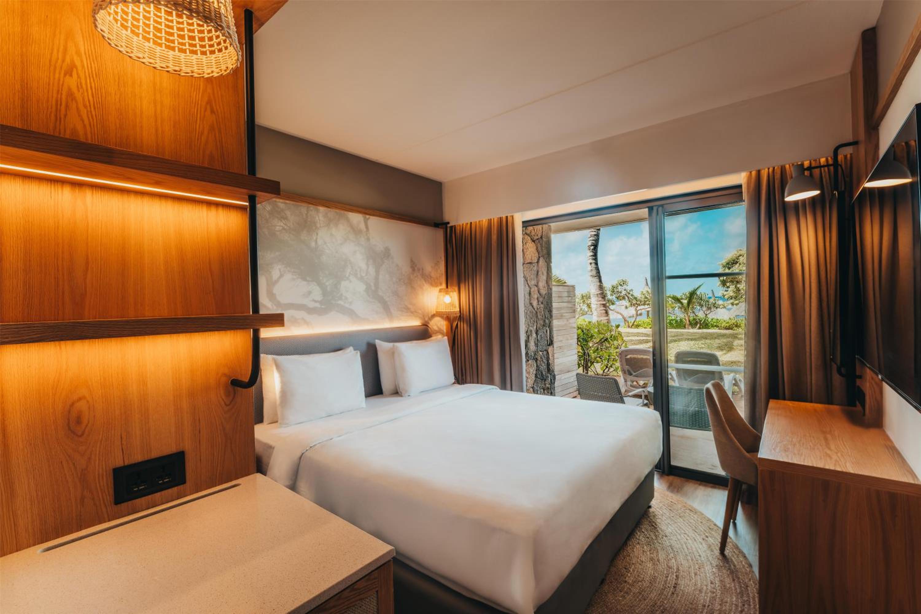 Superior King Room with Beach Access