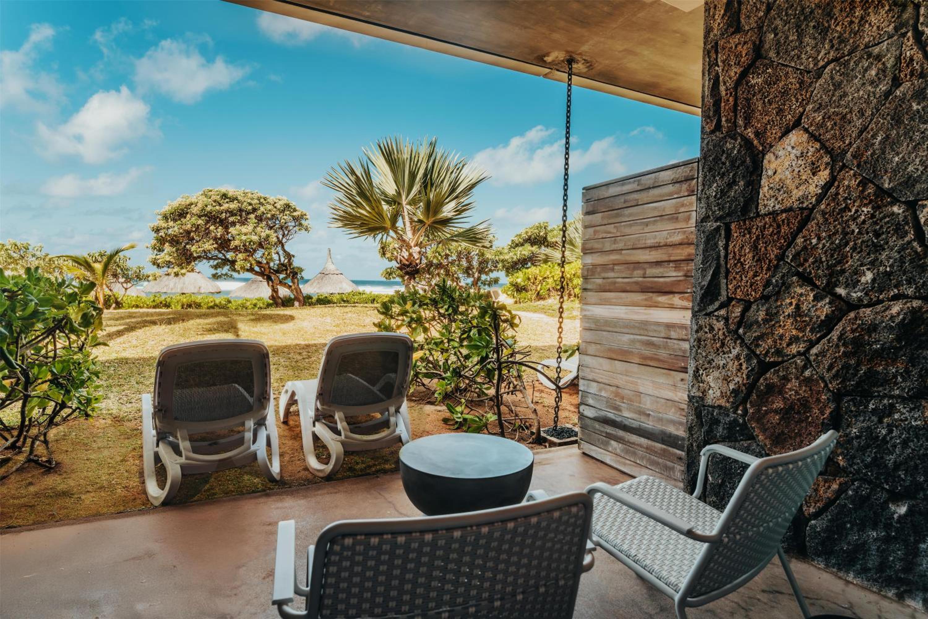 Superior King Room with Beach Access photo 2