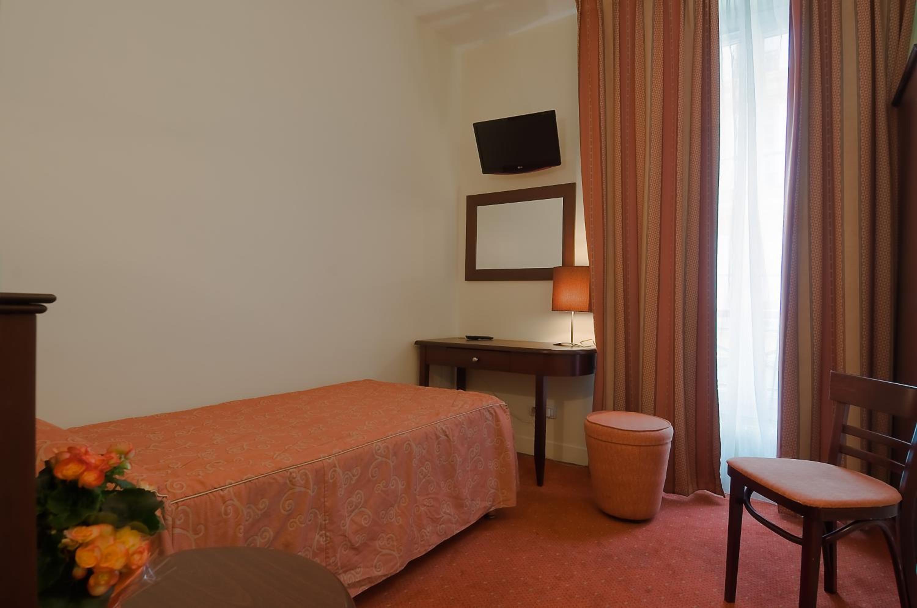Single Room photo 3