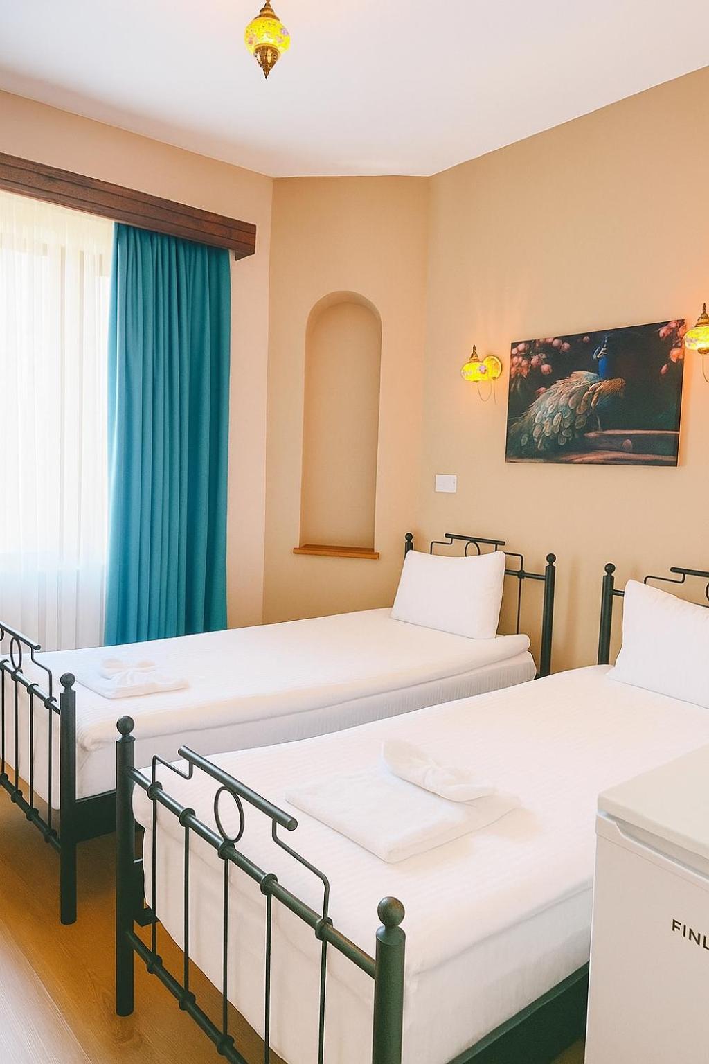 Standard Twin Room - Photo 3
