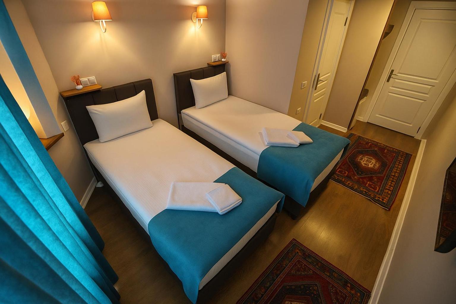 Standard Twin Room - Photo 4