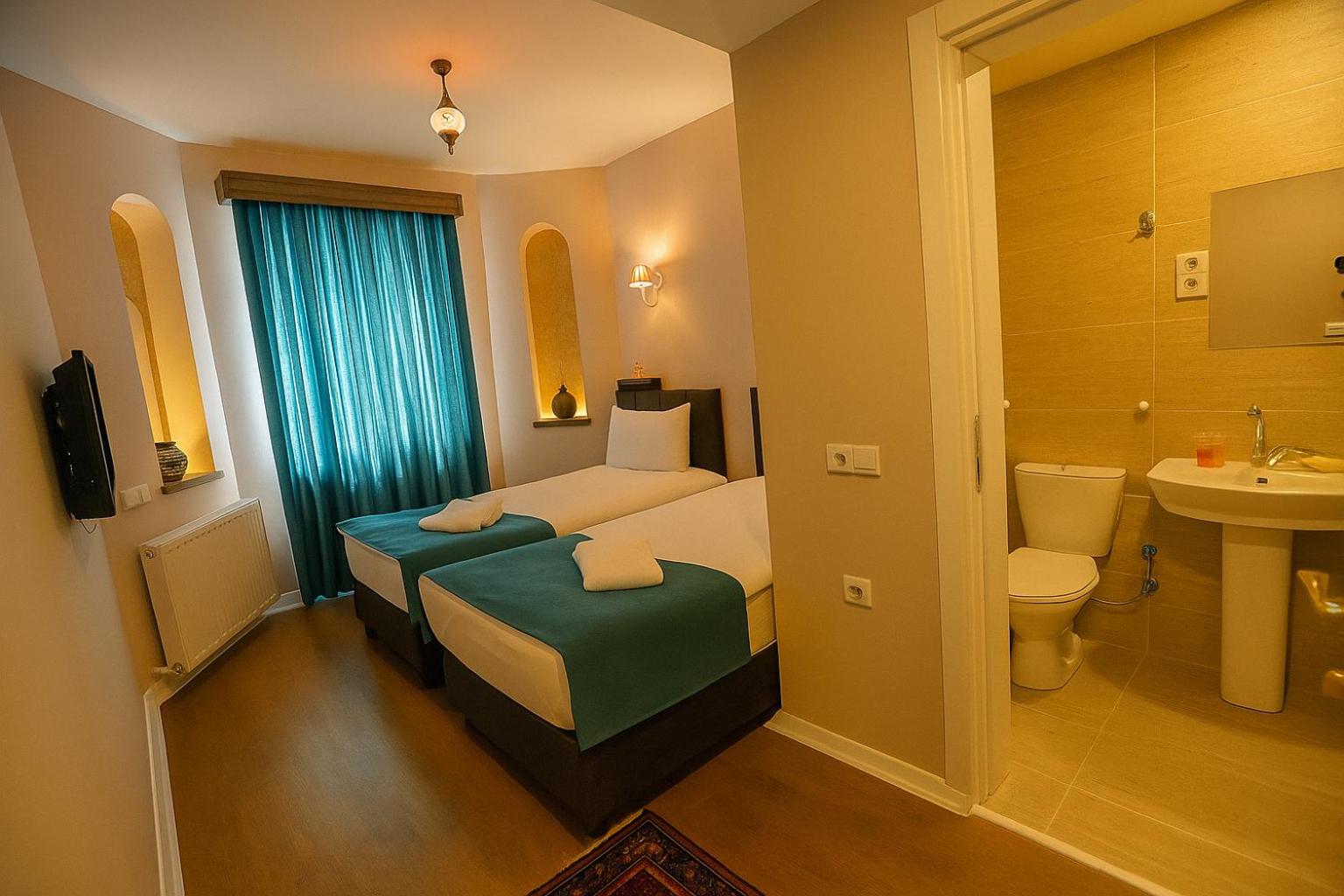 Standard Twin Room - Photo 2