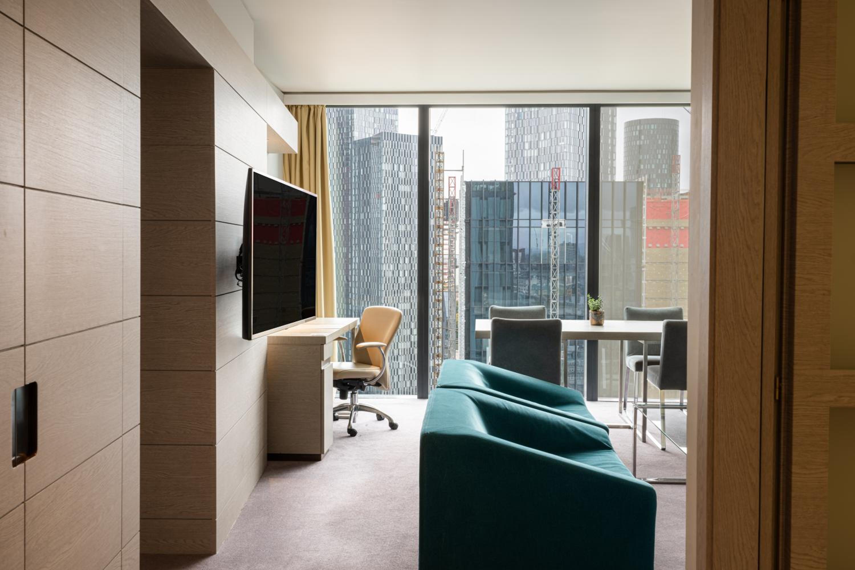 One-Bedroom Suite - Photo 3