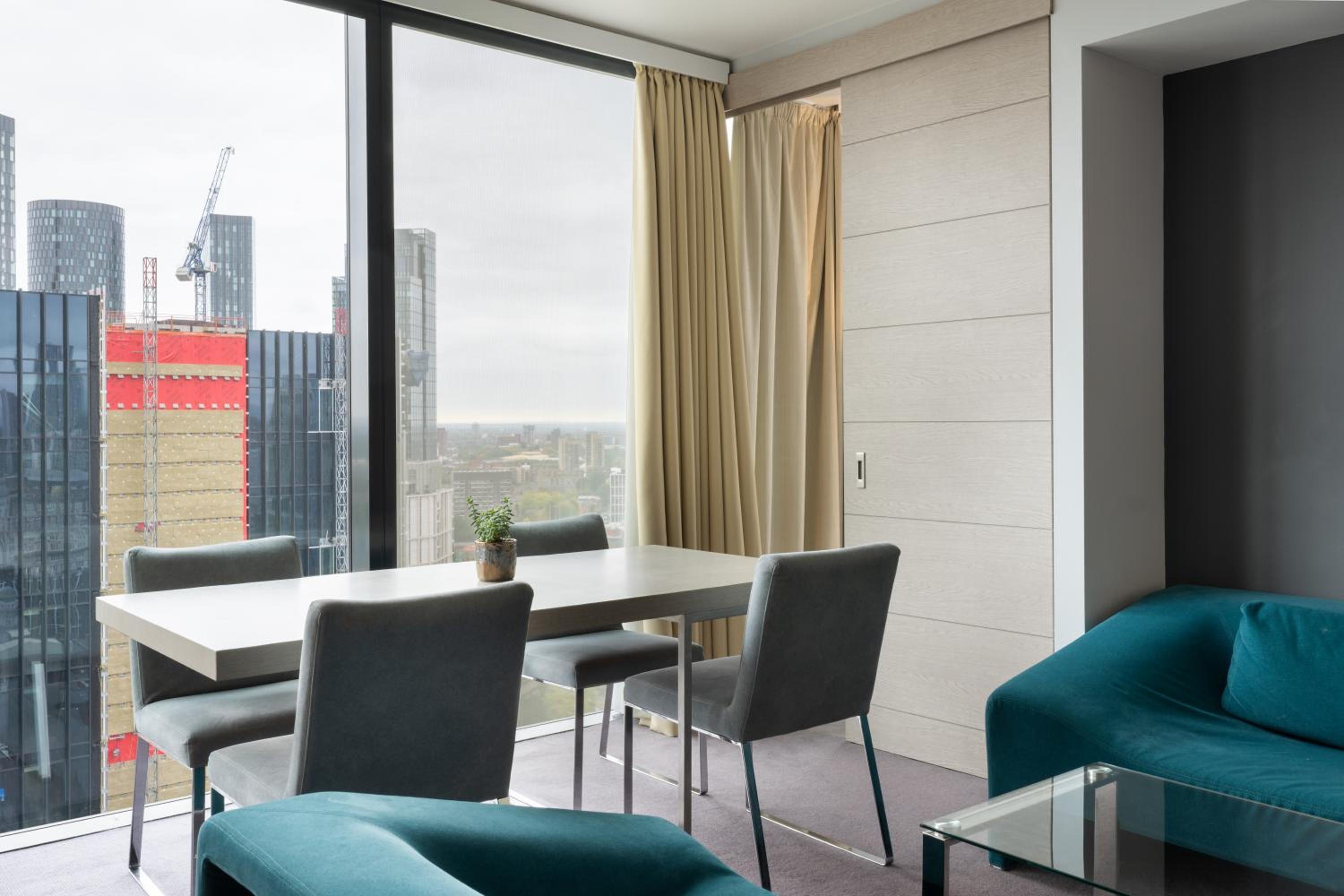 One-Bedroom Suite - Photo 2